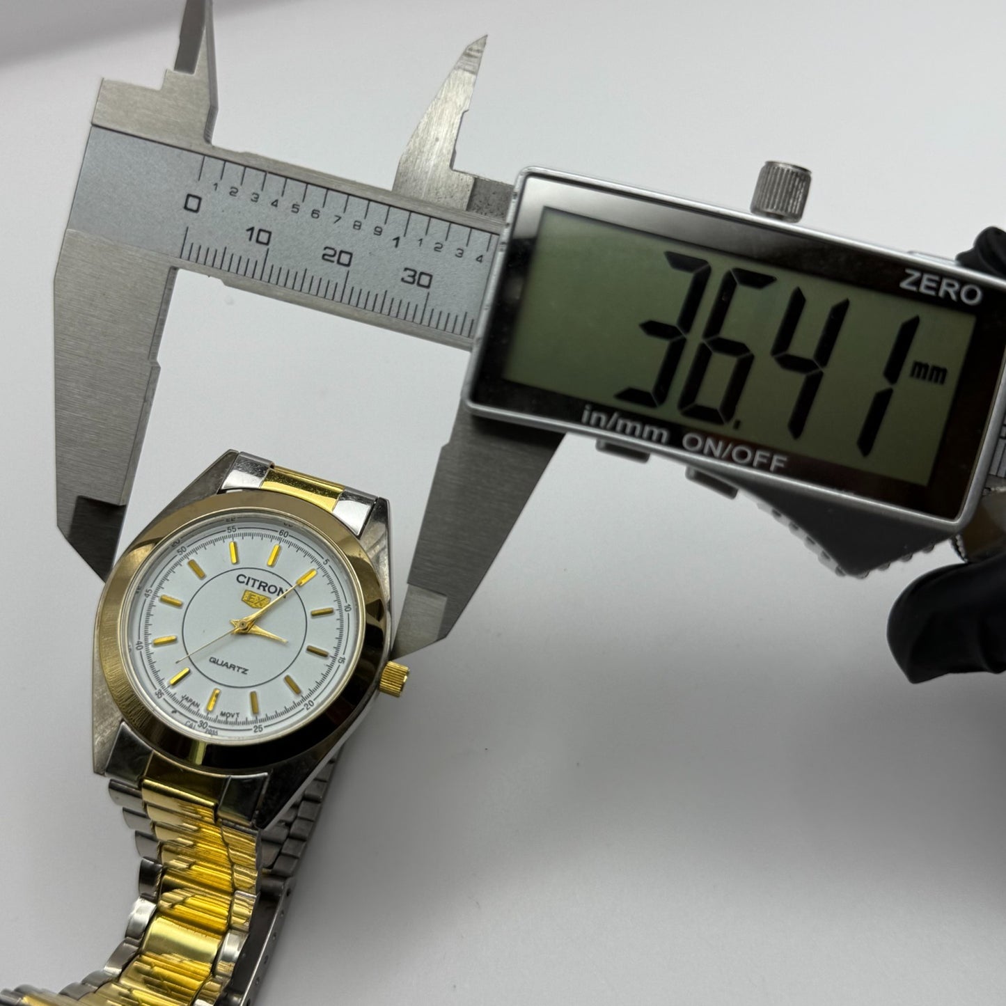 Citron EX Men's Quartz Watch White Dial Two-Tone Bracelet Japan Working 36mm