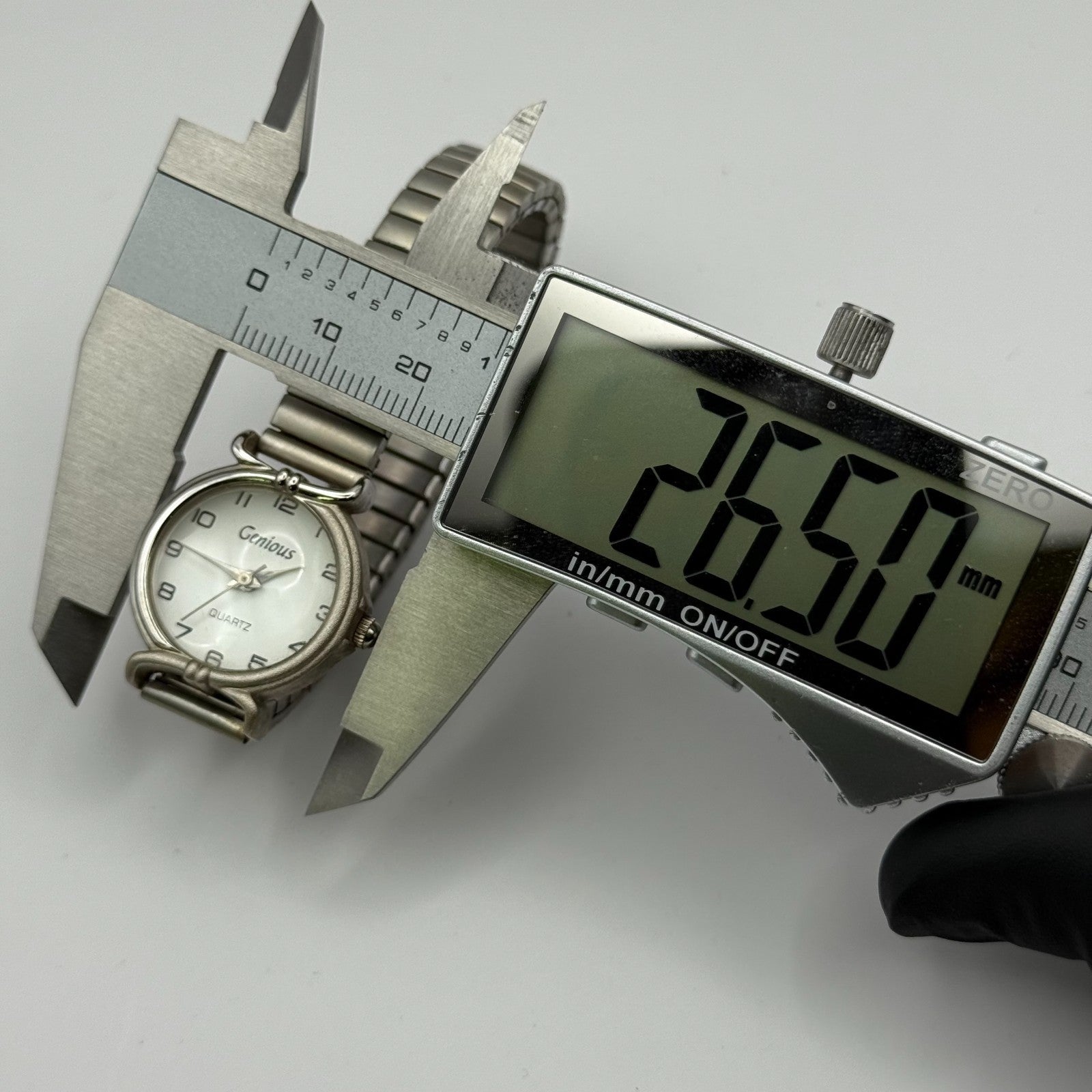 Genious Ladies Quartz Watch Silver Tone Expandable Band Japan Steel Working 24mm