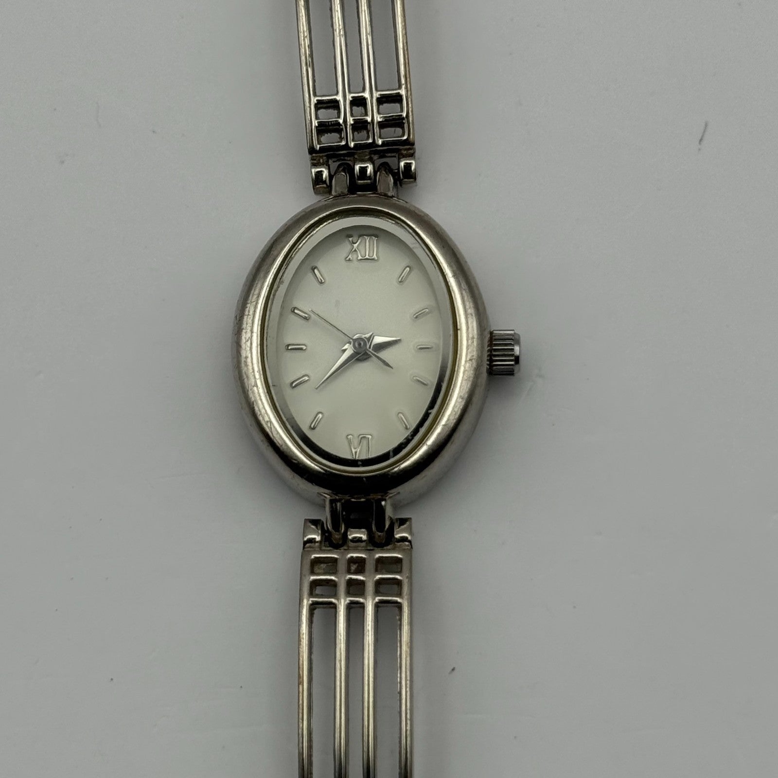 Ladies Quartz Watch Oval White Dial Silver Tone Bracelet Working 18mm 6 Inches