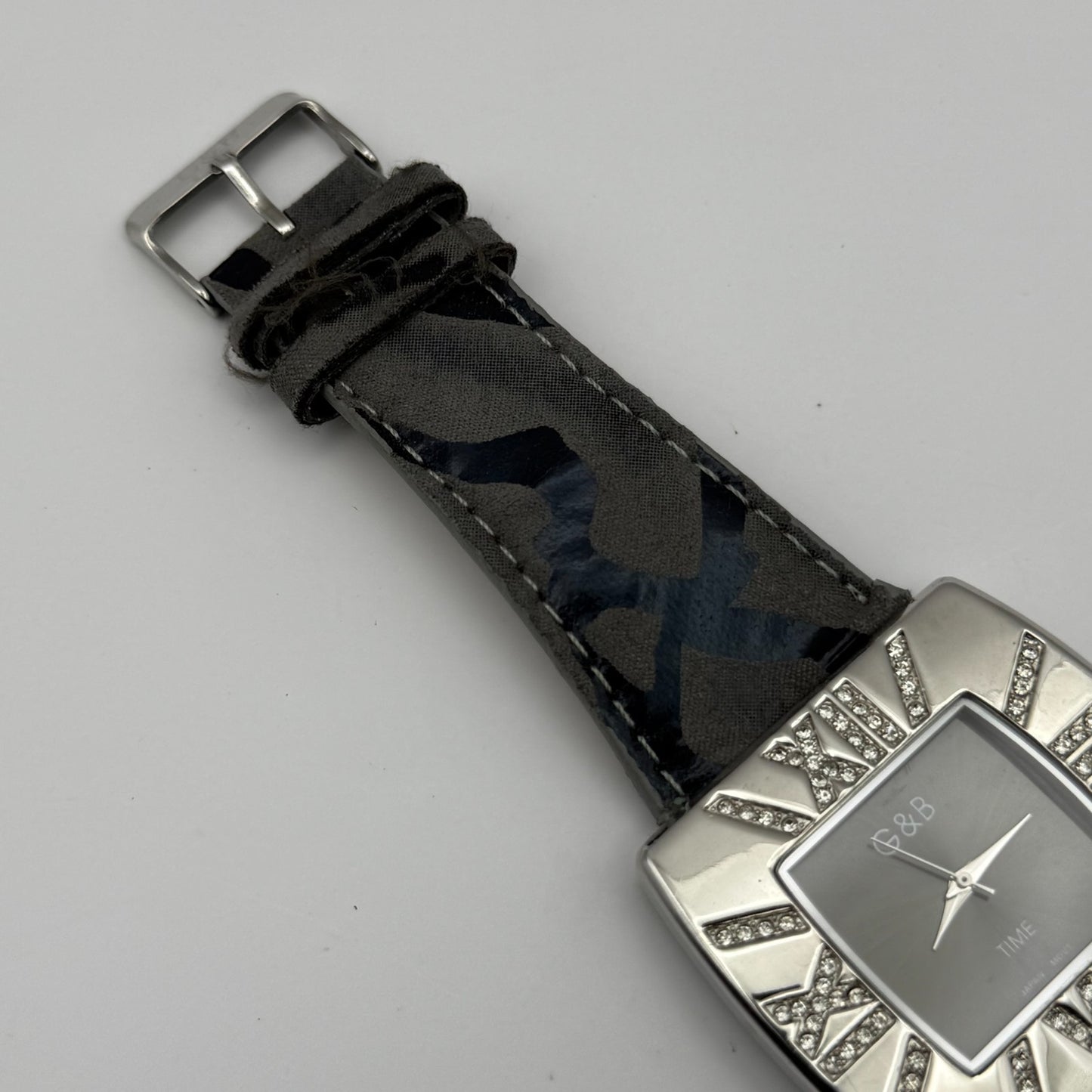 G&B Time Fashion Ladies Quartz Watch Crystal Accents Leather Strap Working 42mm