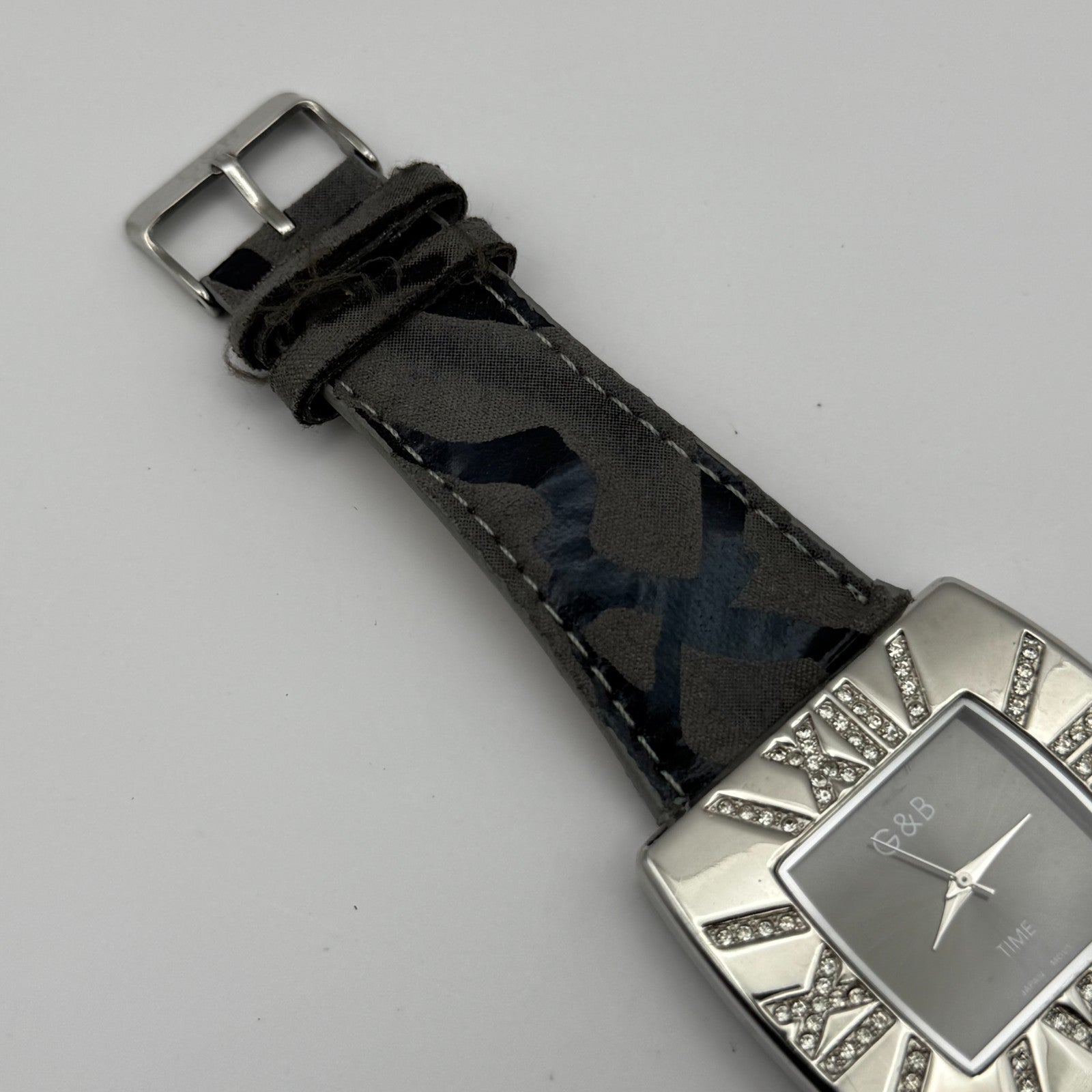 G&B Time Fashion Ladies Quartz Watch Crystal Accents Leather Strap Working 42mm