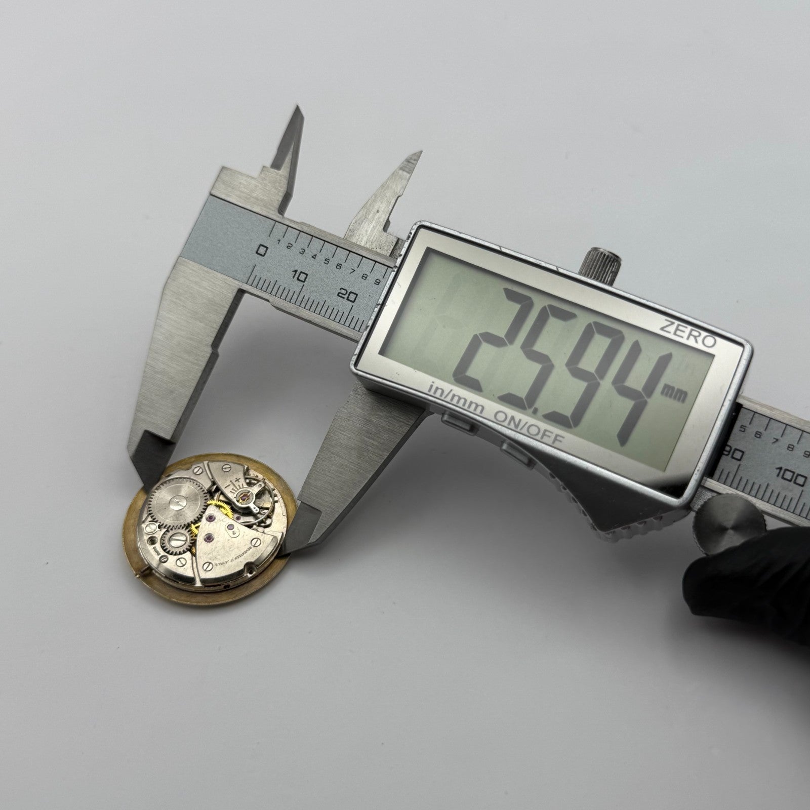 FHF 72 Watch Movement Verity Magnificent Manual Wind Vintage Parts Repair 25.9mm