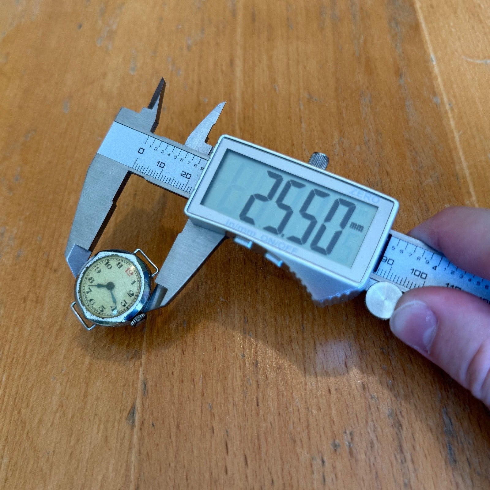 25mm Vintage Trench Style Manual Wind Swiss Made Red 12 Watch PARTS / REPAIR