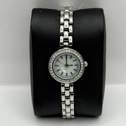 Working  Ladies Avon Silver Tone 22mm Quartz Watch New Battery 6.25 Inches
