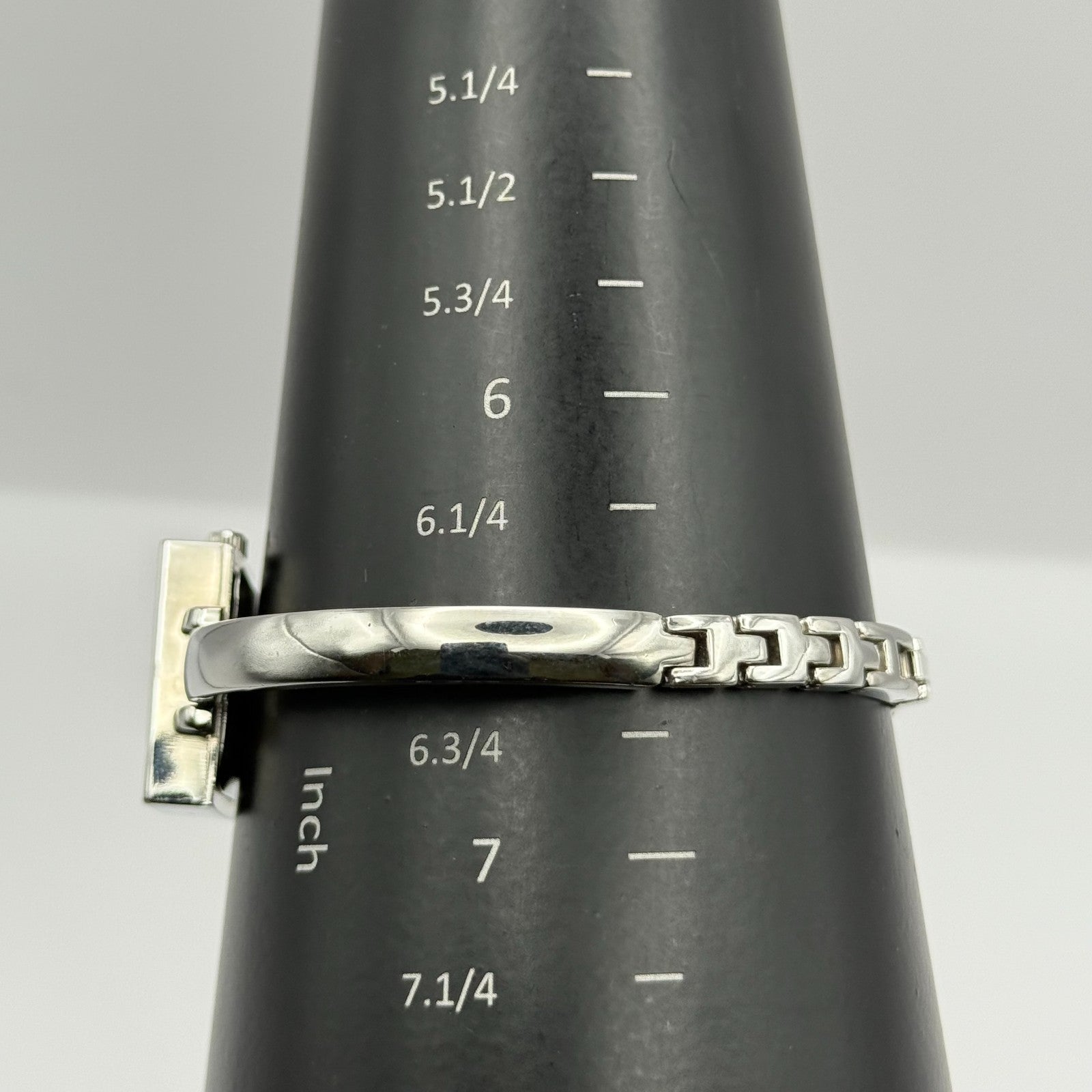 Avon Ladies Quartz Watch Square White Dial Silver Tone Bracelet Working 21mm