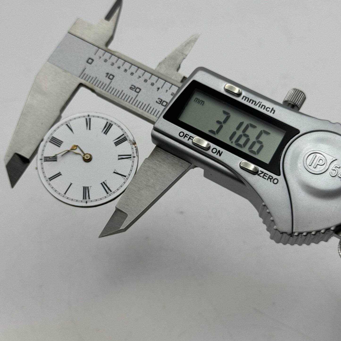 31.6mm Quality White Porcelain Dial Cylinder Watch Movement FOR PARTS