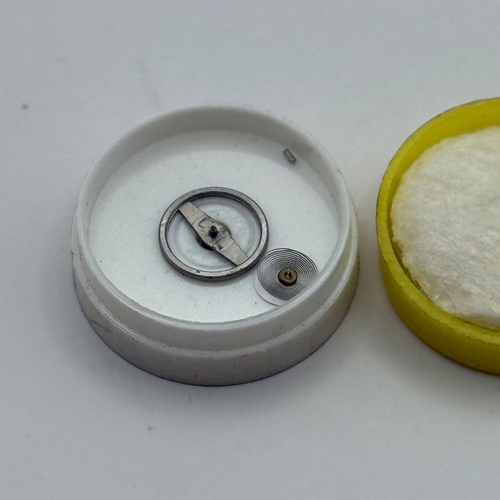 BRAC 2051 Balance Complete 5 1/4''' Renata 975 M Watch Movement Parts Vintage