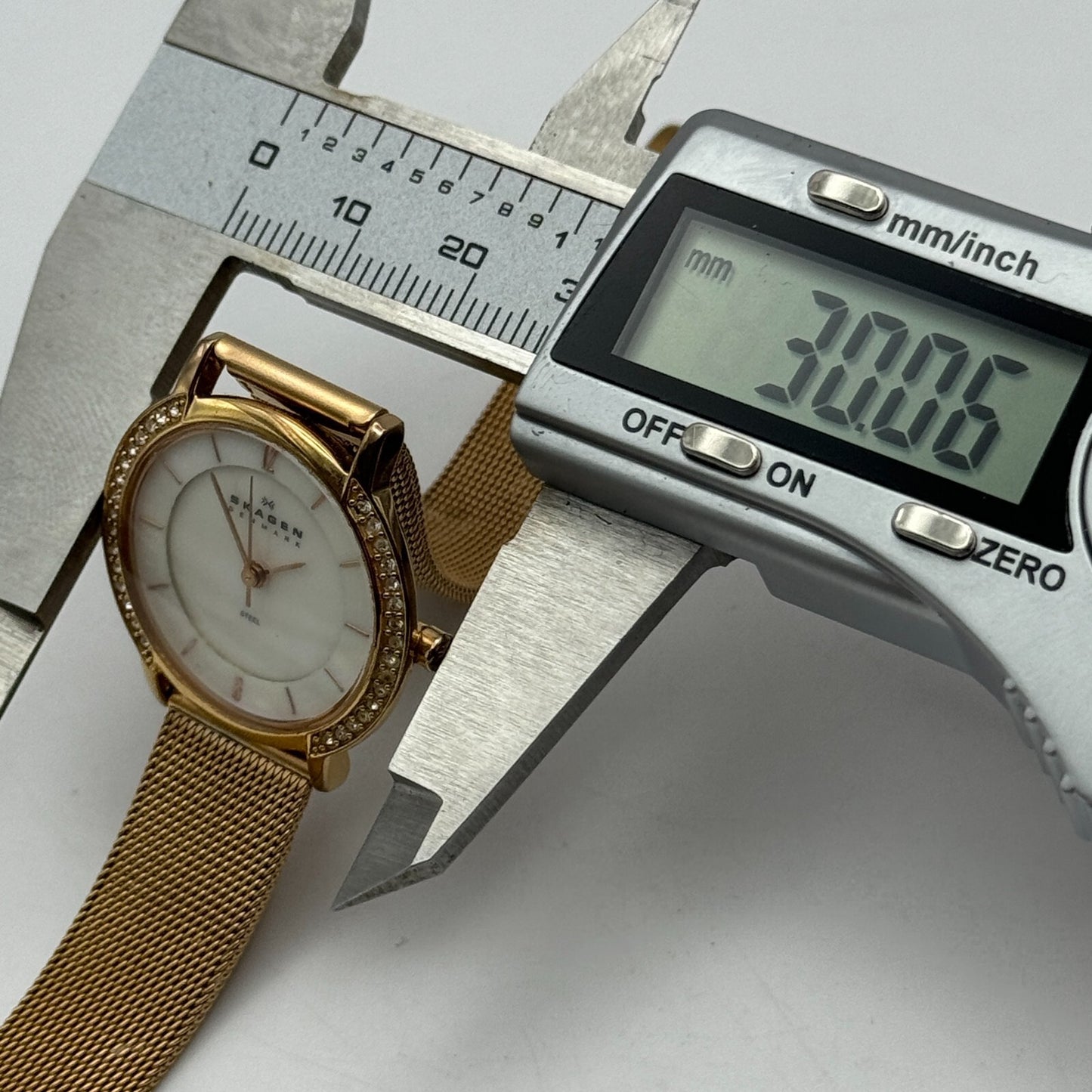 28mm Working Skagen Denmark 804SRR Steel Rose Gold Tone MOP Quartz Watch 8 Inch