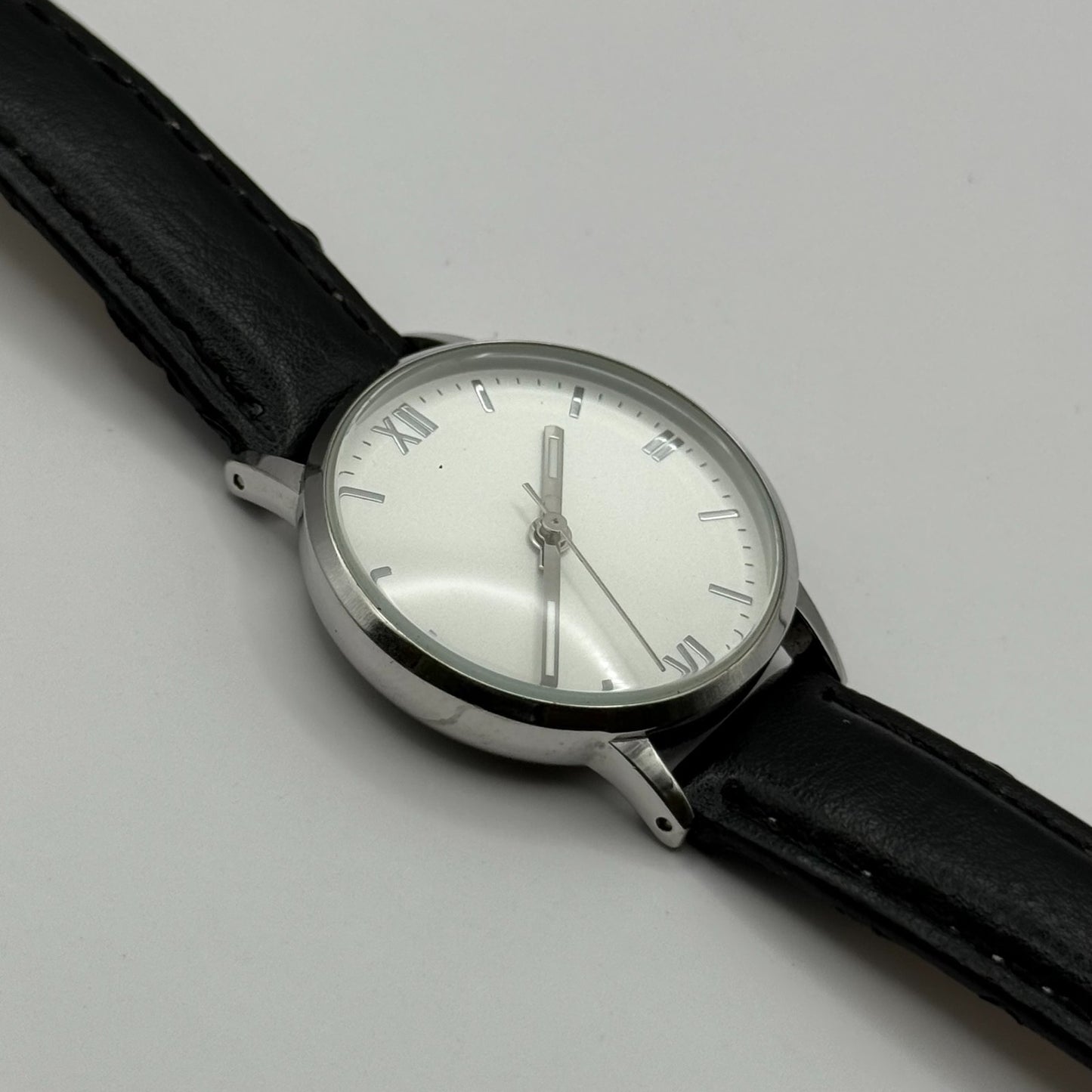 Lowrys Arm Ladies Quartz Watch White Dial Black Strap Japan Working 28mm
