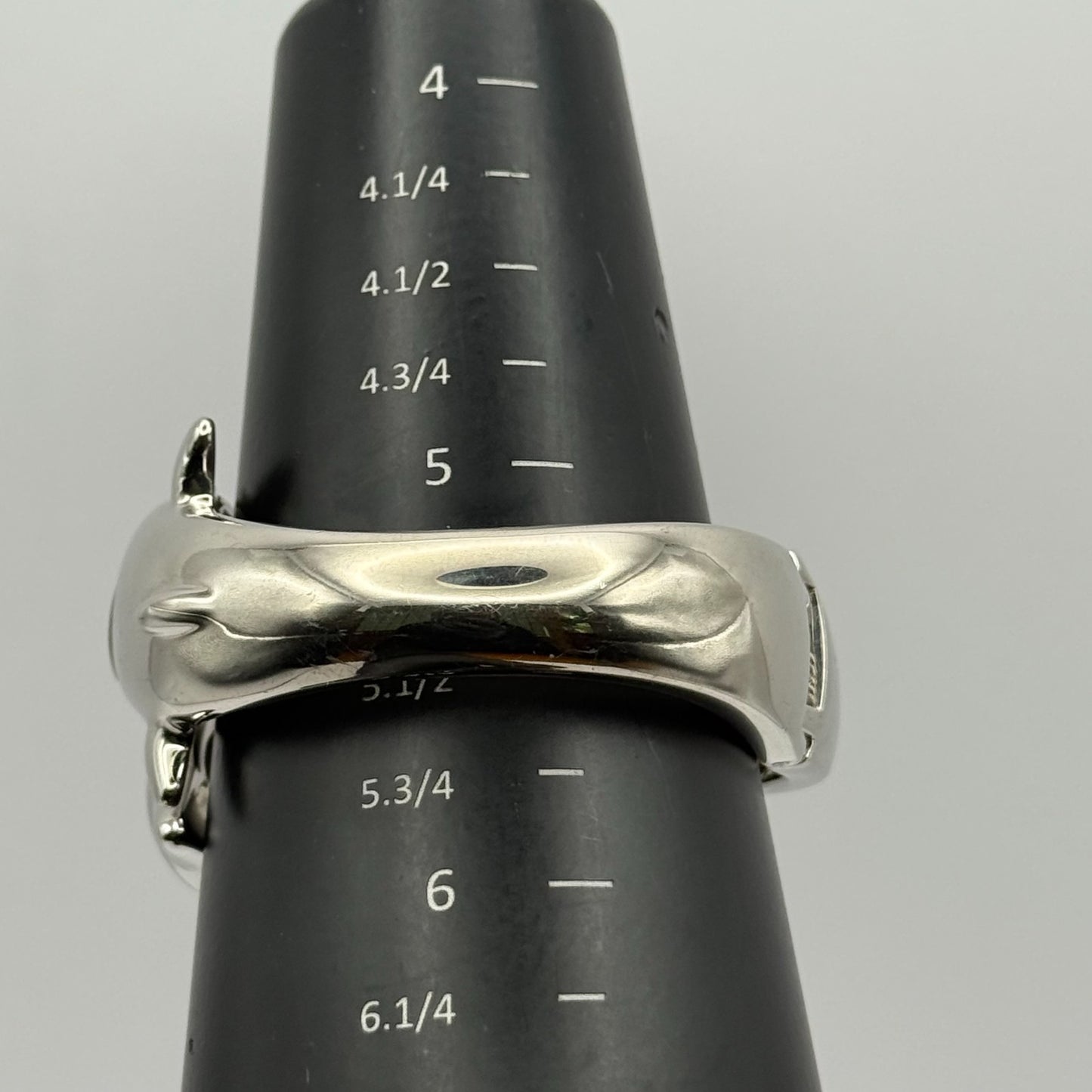 Carvel Ladies Dolphin Bangle Watch Quartz Silver Tone Working 20mm 5.5 Inches