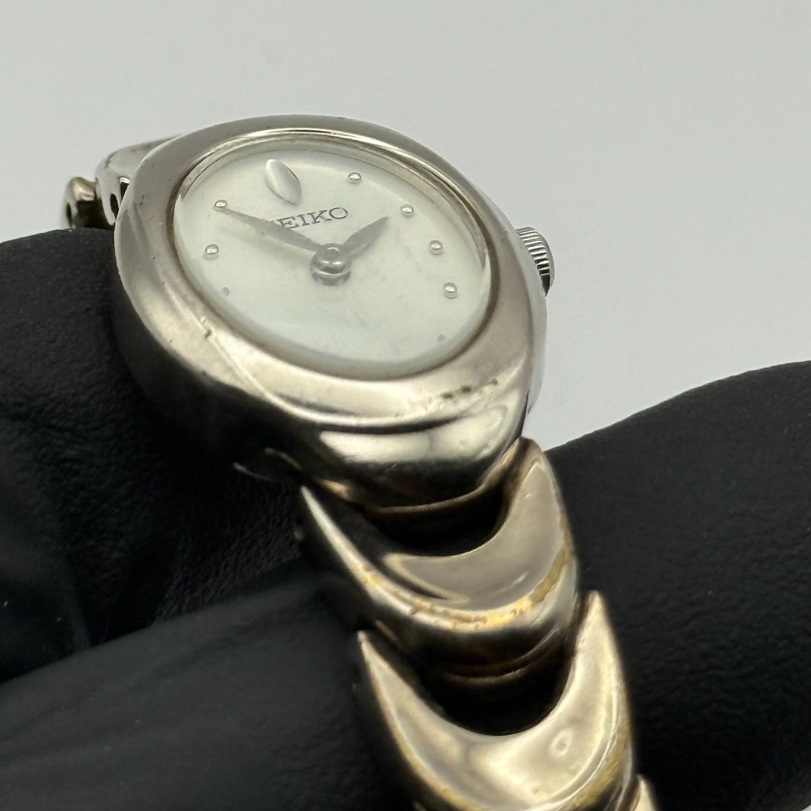 Seiko Ladies Quartz Watch Oval Dial Silver Tone Bracelet Japan Working 16mm