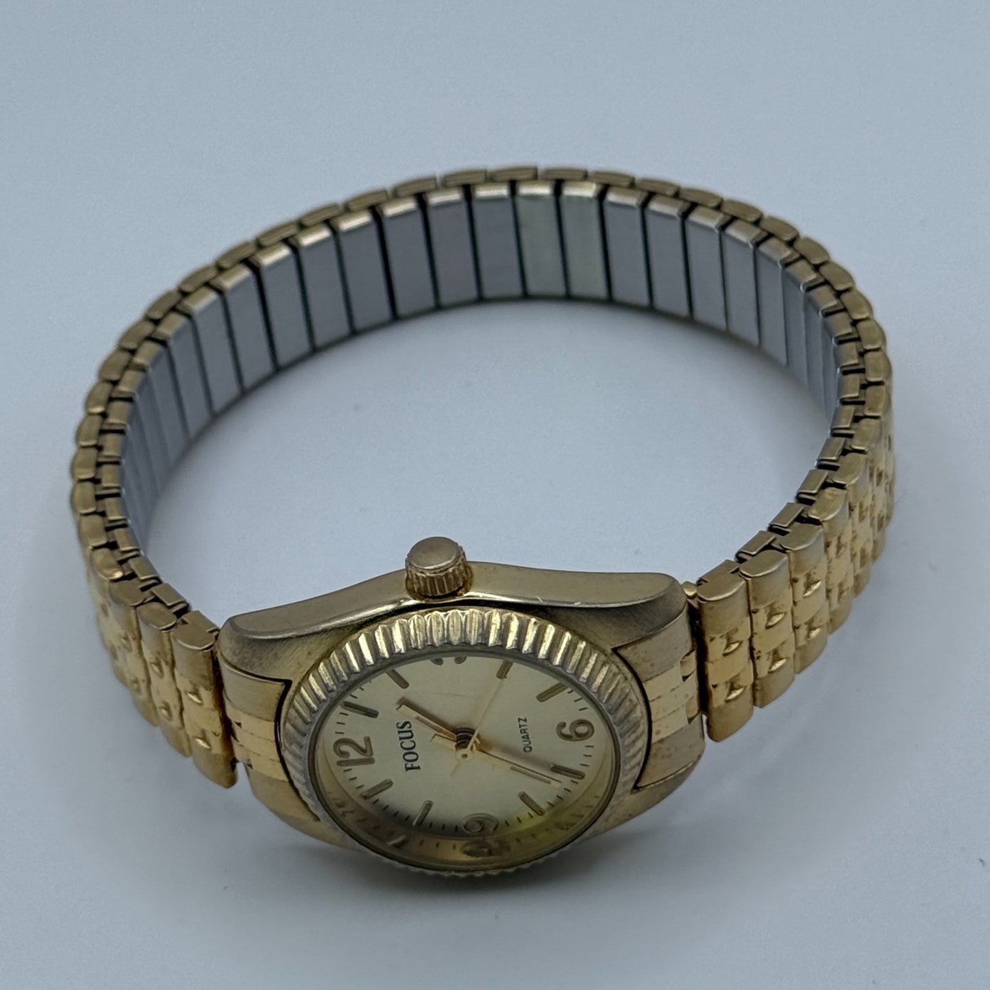 Focus Ladies Quartz Watch Gold Tone Expandable Band Steel Working 25mm