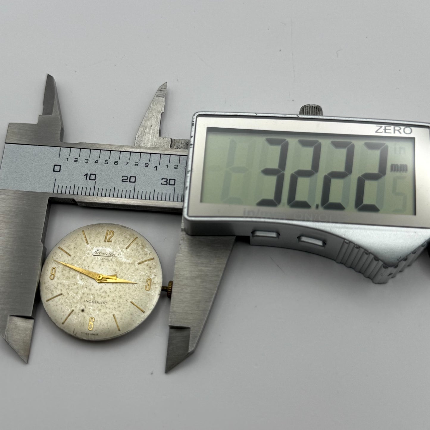 ETA 2391 Watch Movement Everite Running Manual Wind Vintage Parts Repair 25.8mm