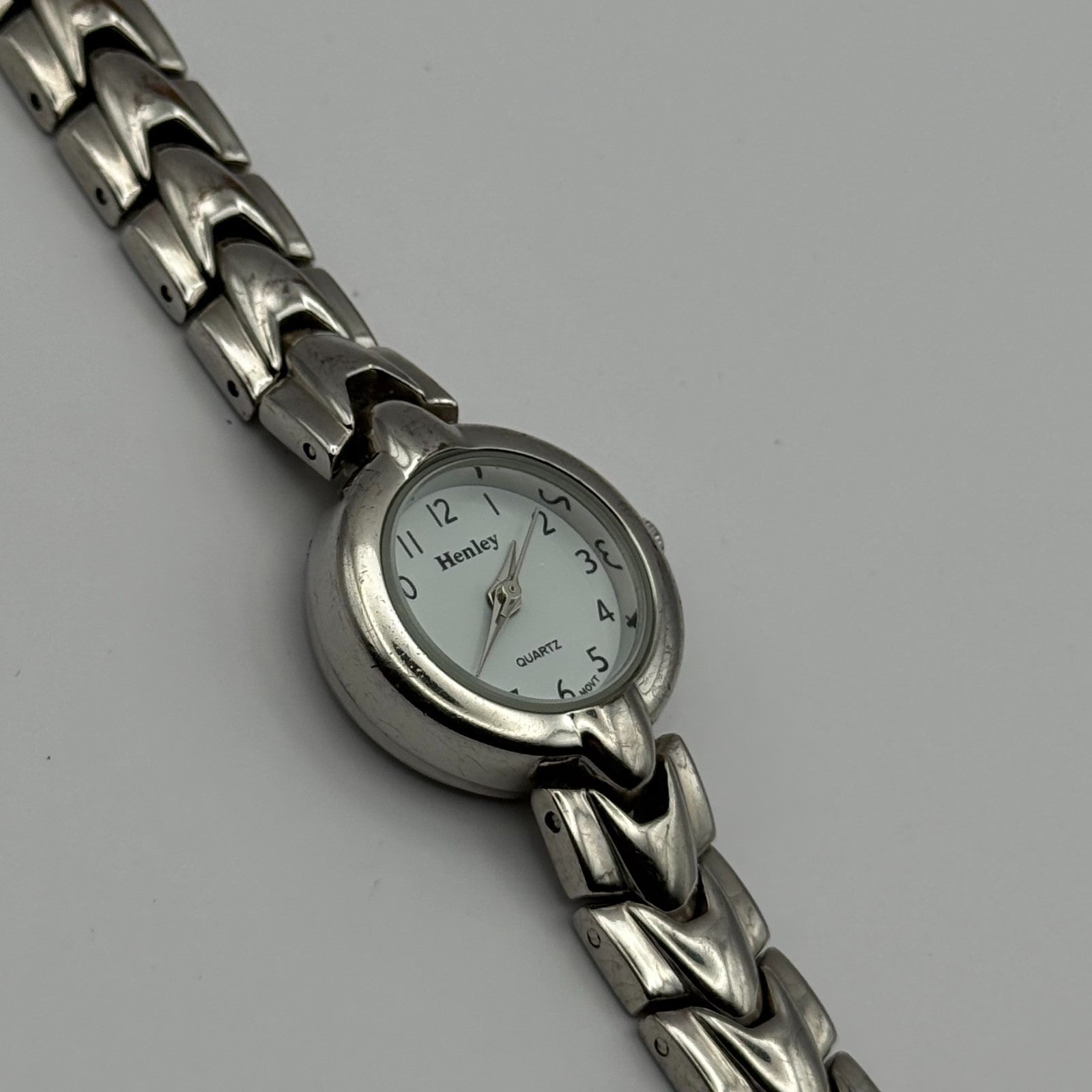 Henley Ladies Quartz Watch White Dial Silver Tone Bracelet Japan Working 21mm