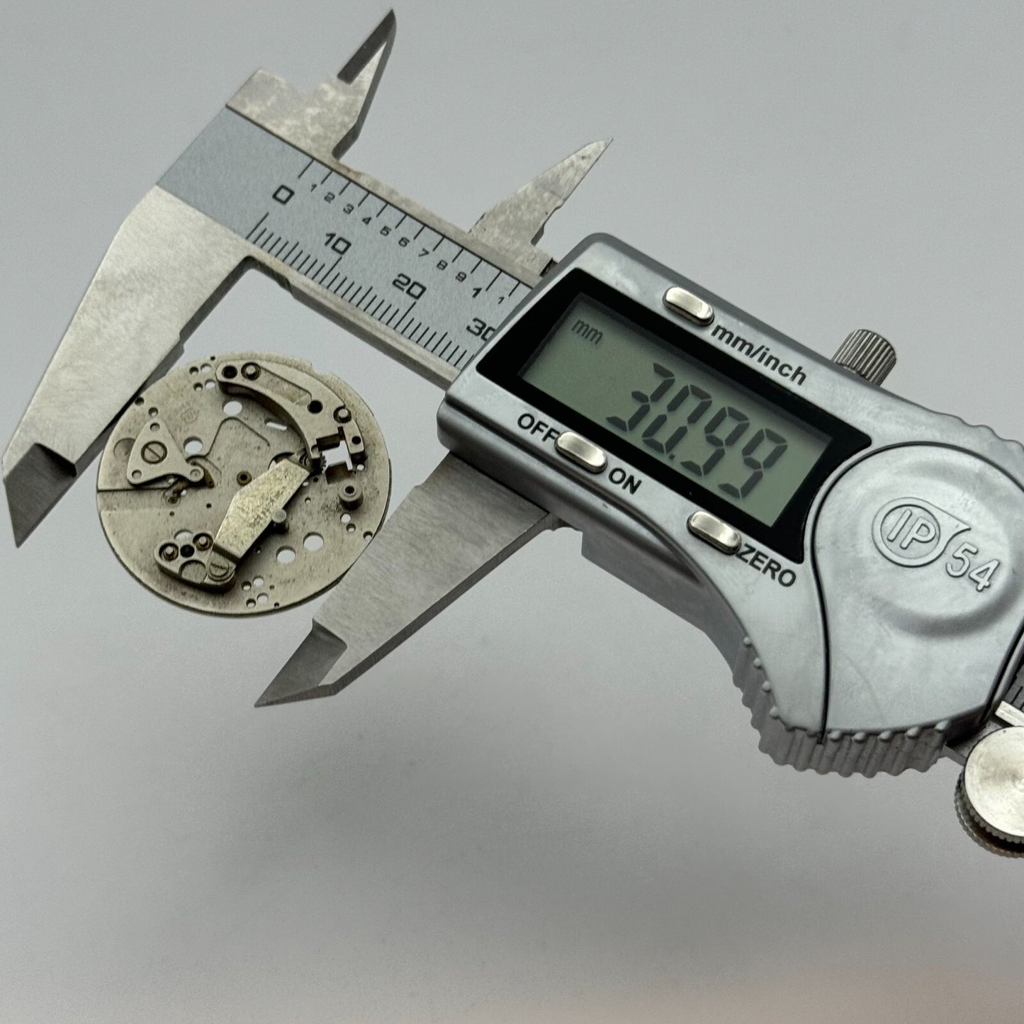 31mm Men's EB 8810 Partial Manual Wind Watch Movement Swiss Made Vintage PARTS