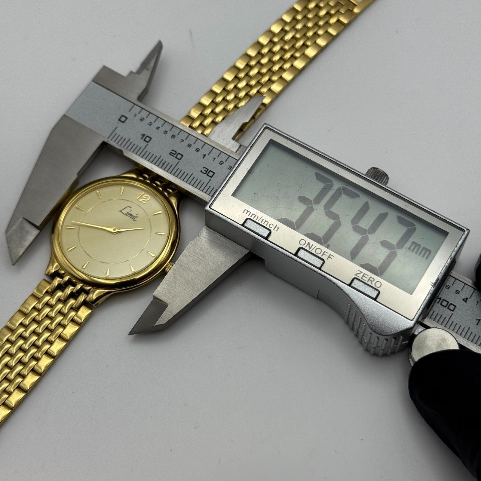 33mm Working Unisex Limit VX50/0511 Gold Plated Quartz Watch 7.75 Inches