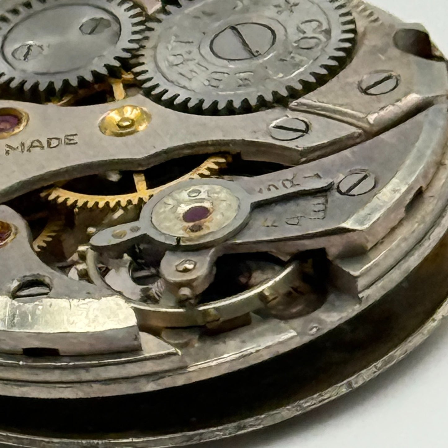 Cortebert Cal 665 Watch Movement 15 Jewels Sub Seconds Manual Wind Parts 25.3mm