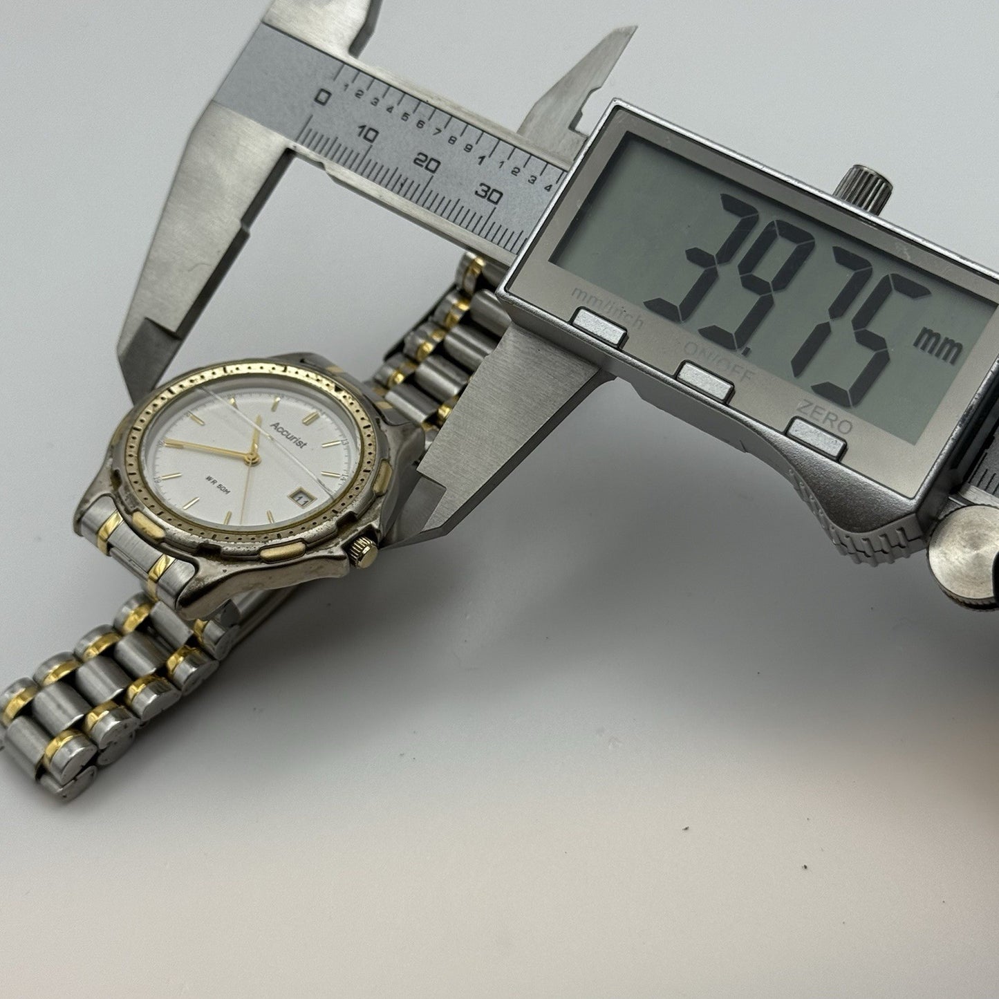 39mm Working Vintage Mens Accurist WR 50M Two Tone Date Dial Japan Quartz Watch