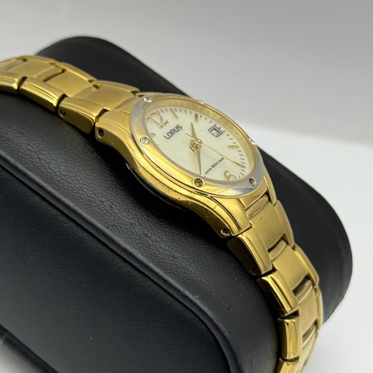 Lorus Ladies Quartz Watch Date Dial Gold Tone Bracelet Japan 24mm PARTS REPAIR