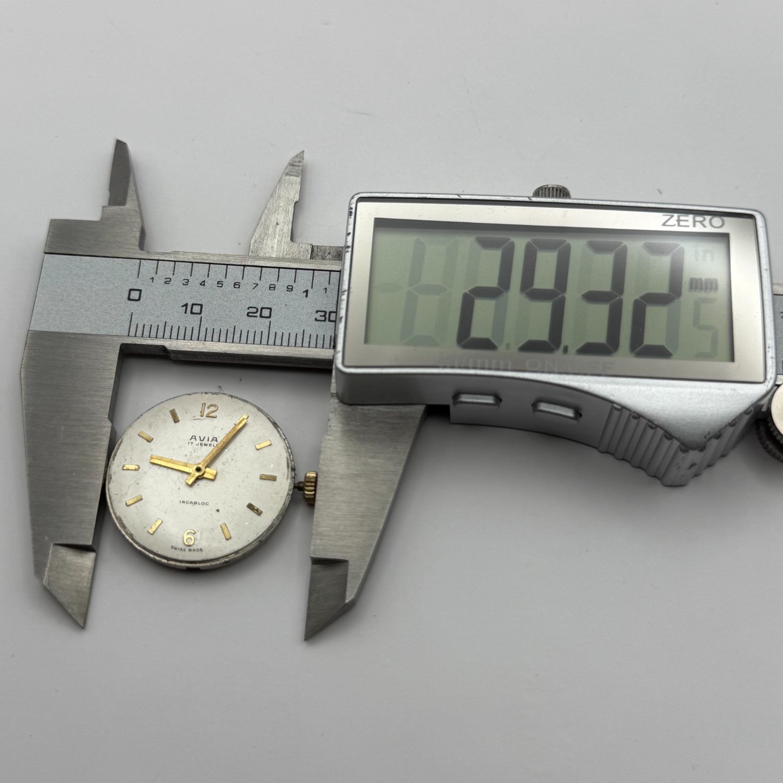 FHF ST 96 Watch Movement Avia Manual Wind Vintage Swiss Parts Repair 25.9mm