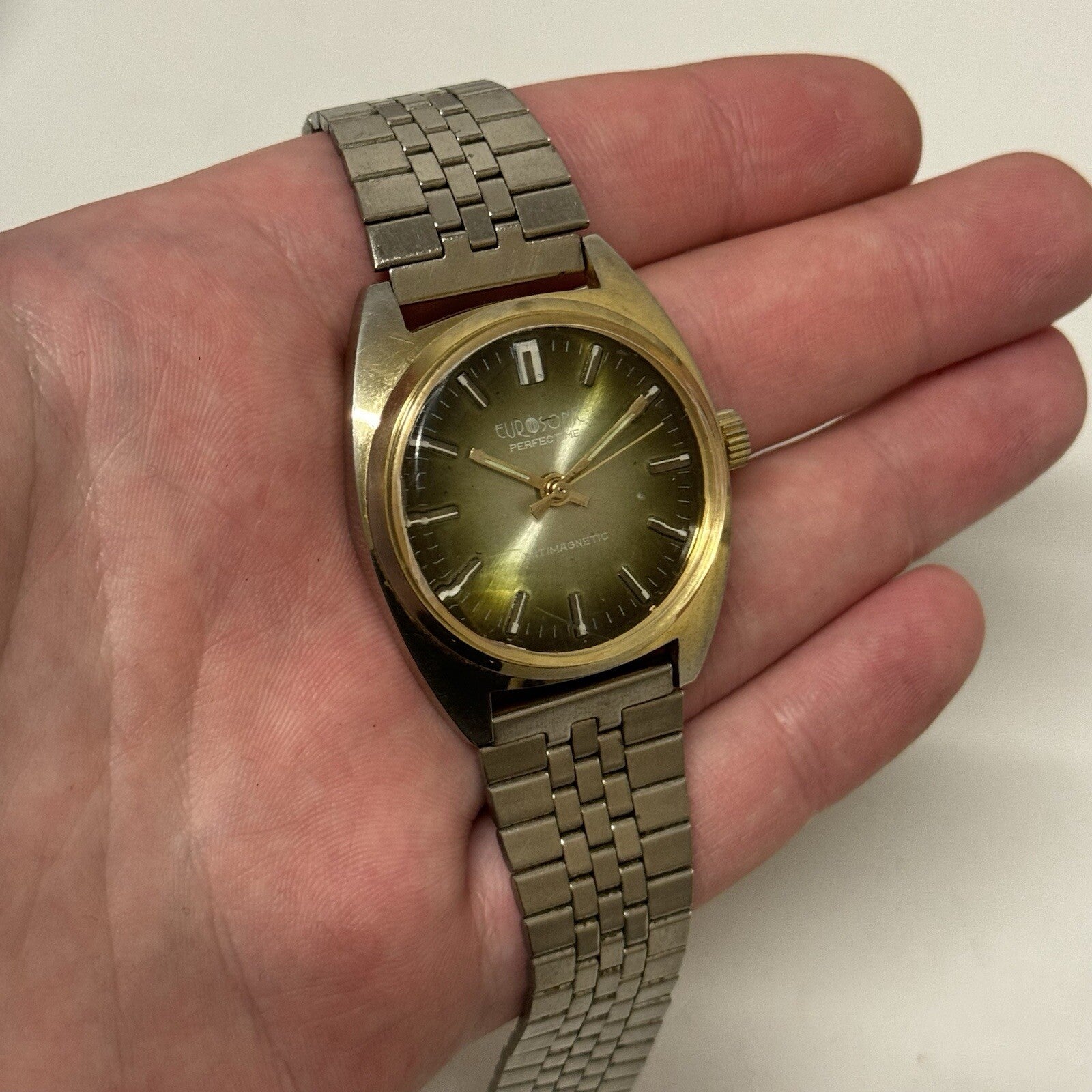 34mm WORKING Vintage Ladies Eurosonic Perfectime Amazing Green Dial 8.2 In Watch