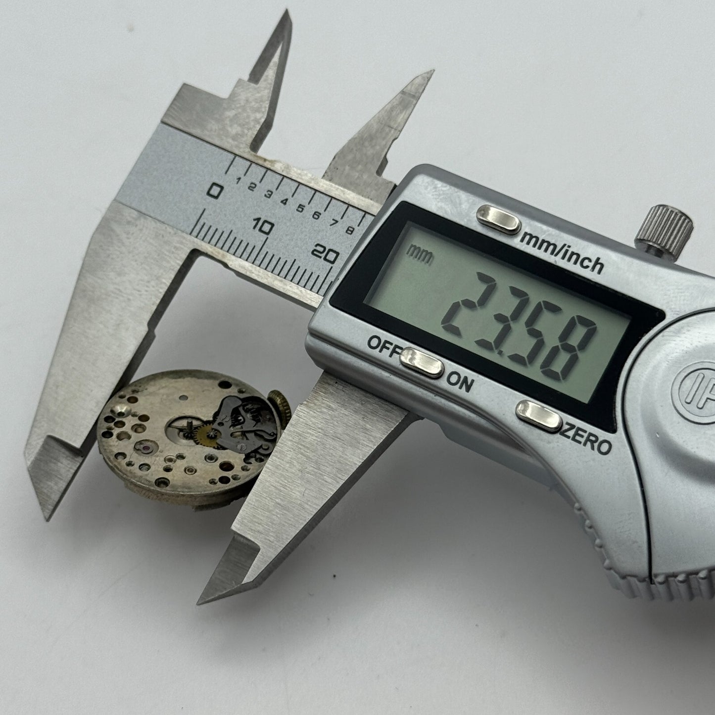 23.4mm Unidentified Cal 116 Manual Wind Watch Movement Swiss Vintage PARTS SPARE