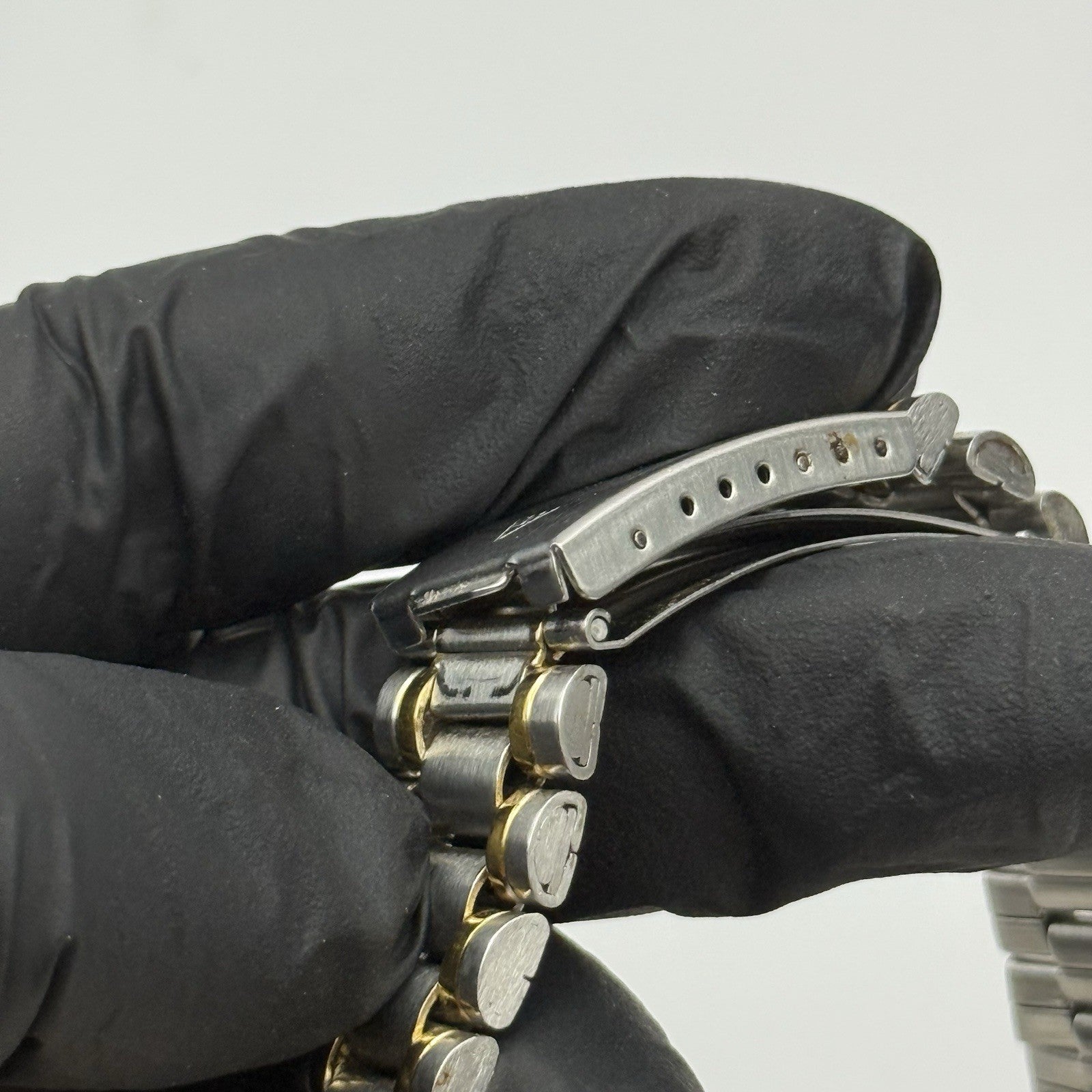 39mm Working Vintage Mens Accurist WR 50M Two Tone Date Dial Japan Quartz Watch