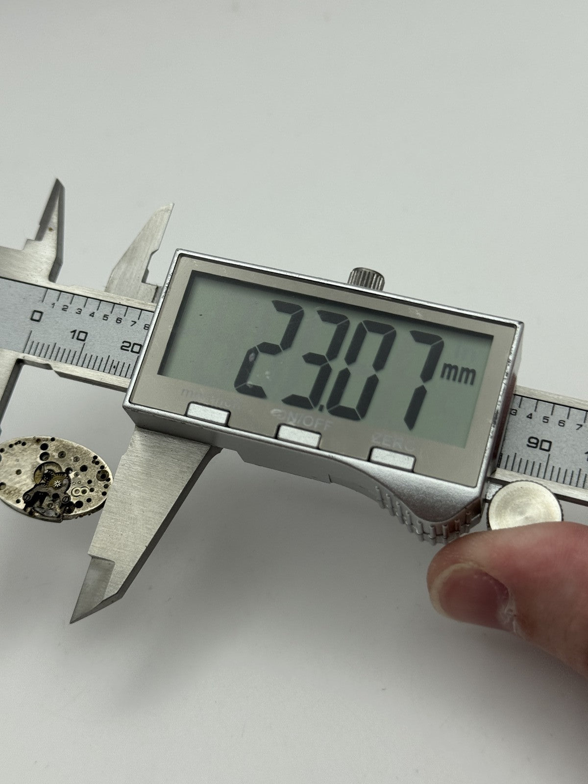 13.9mm Vintage Balance Intact Manual Wind Swiss Watch Movement PARTS REPAIR