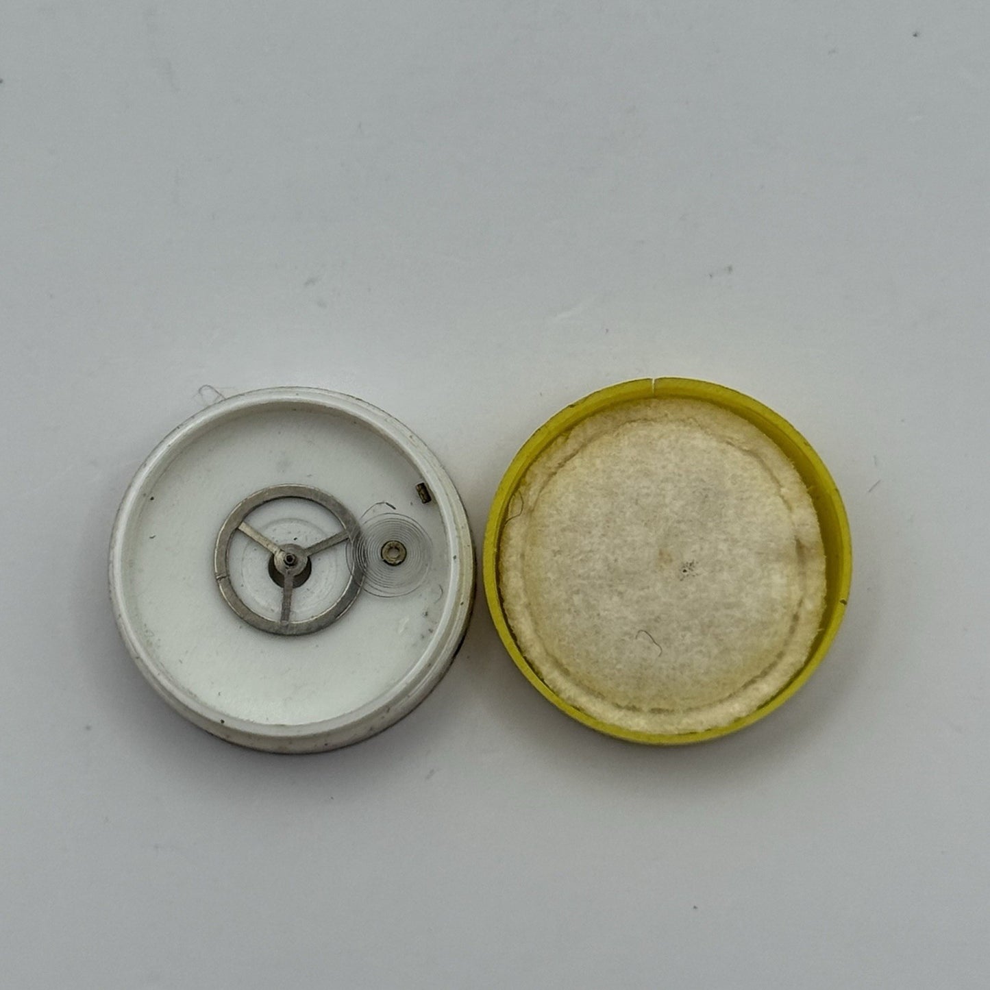 EB 1297 Balance Complete 5 1/4''' Renata 117 Watch Movement Parts Vintage NOS