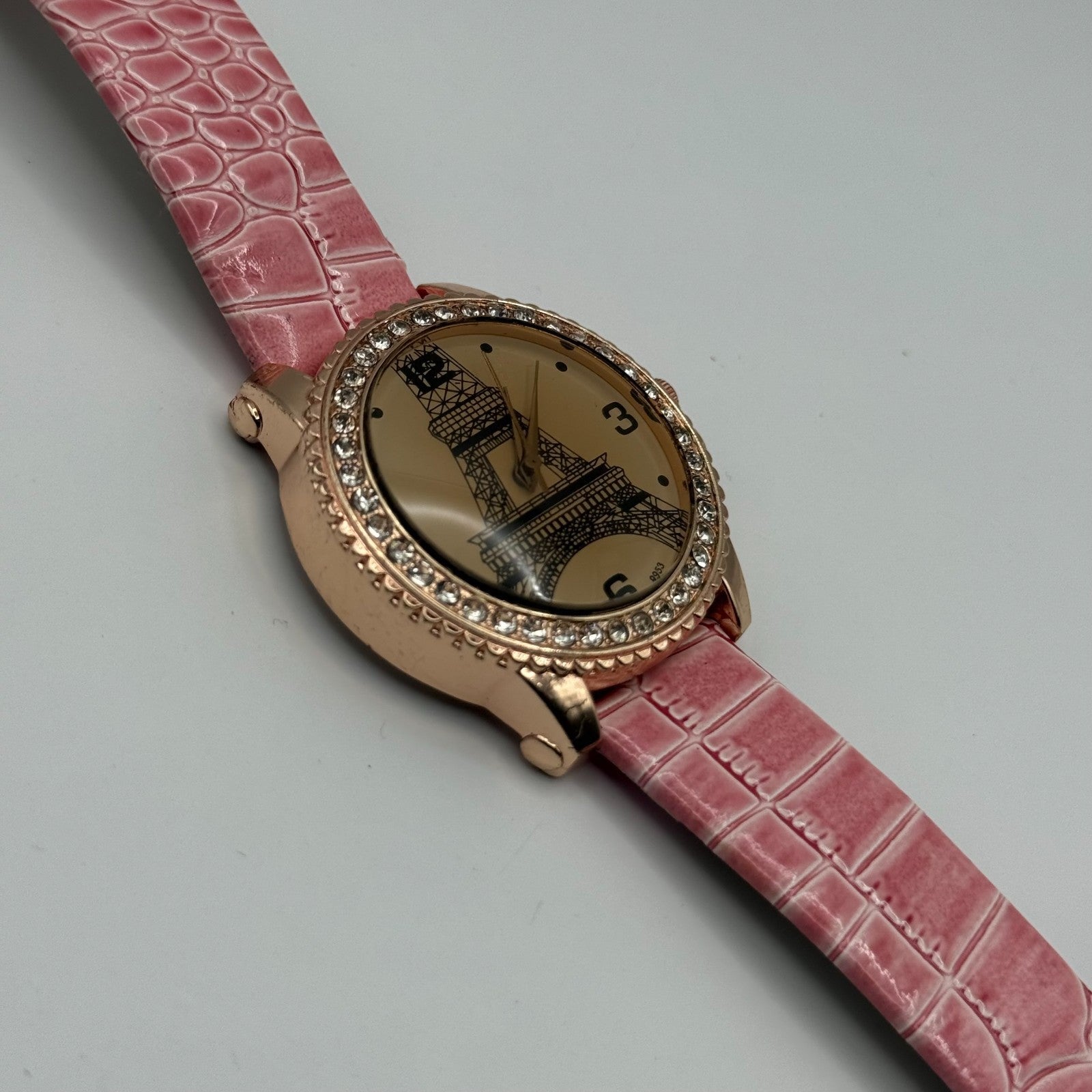 Womage Ladies Quartz Watch Eiffel Tower Design Crystal Accent Working 37mm