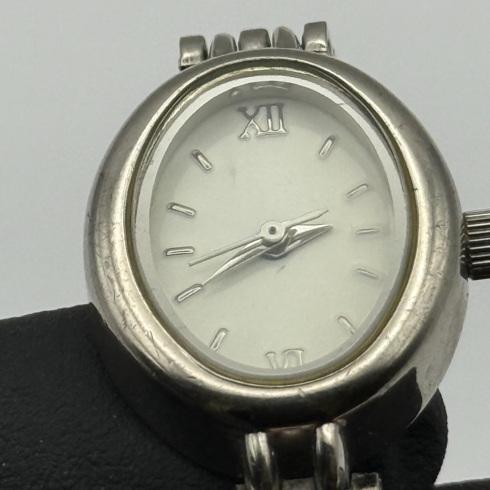 Ladies Quartz Watch Oval White Dial Silver Tone Bracelet Working 18mm 6 Inches