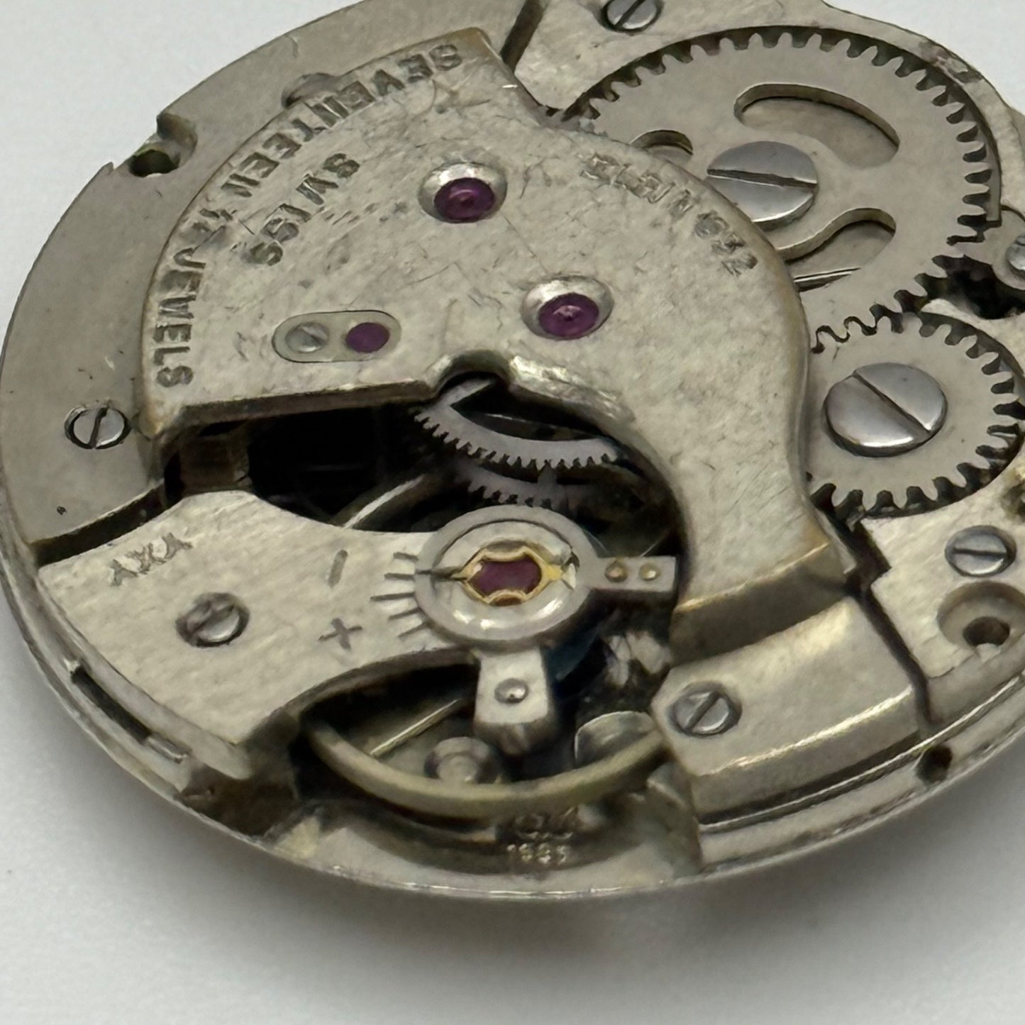 ST 1686 Watch Movement Manual Wind Swiss 17 Jewels Vintage Parts Repair 25.9mm