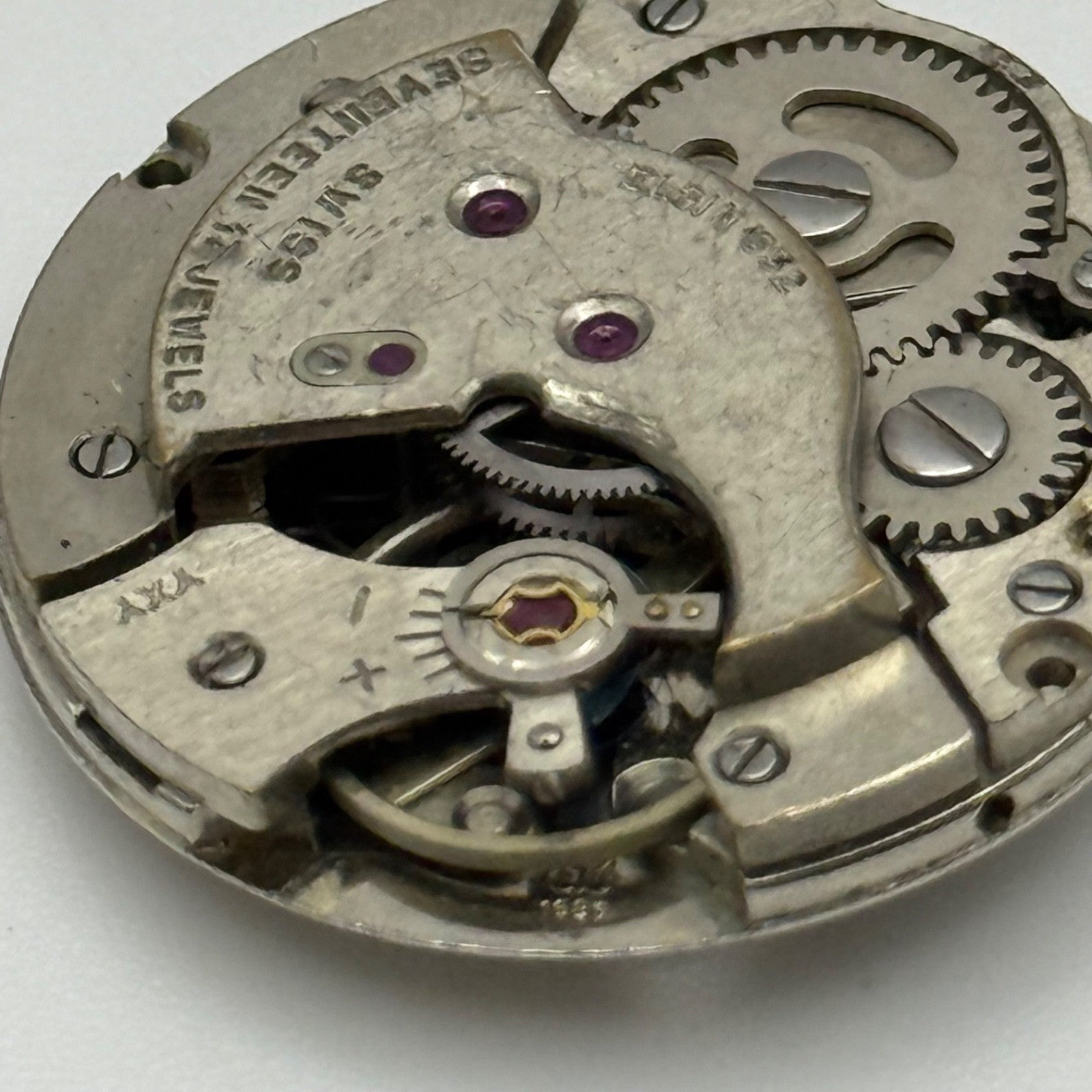 ST 1686 Watch Movement Manual Wind Swiss 17 Jewels Vintage Parts Repair 25.9mm