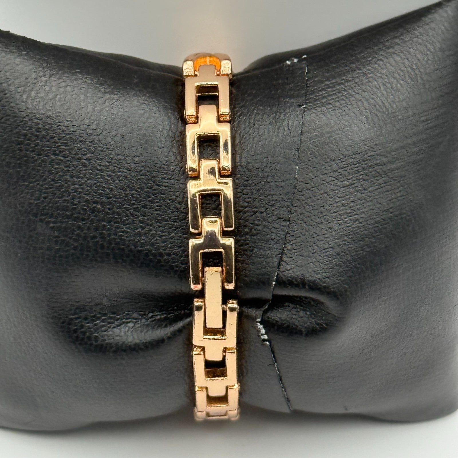 JW Ladies Quartz Watch Rose Gold Crystal Accents Working 21mm 5.25 Inches