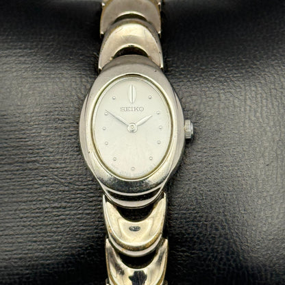 Seiko Ladies Quartz Watch Oval Dial Silver Tone Bracelet Japan Working 16mm