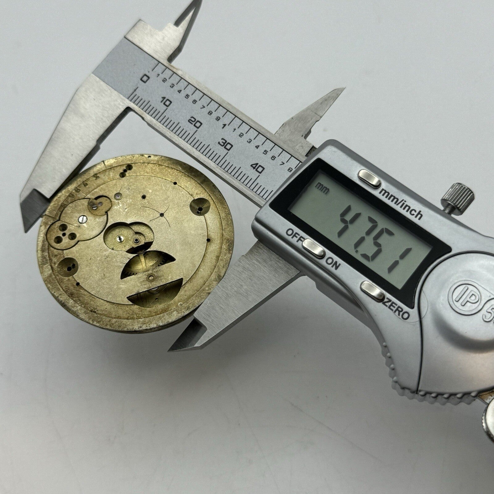 47.5mm Manual Wind Unidentified Key Wound Pocket Watch Movement FOR PARTS