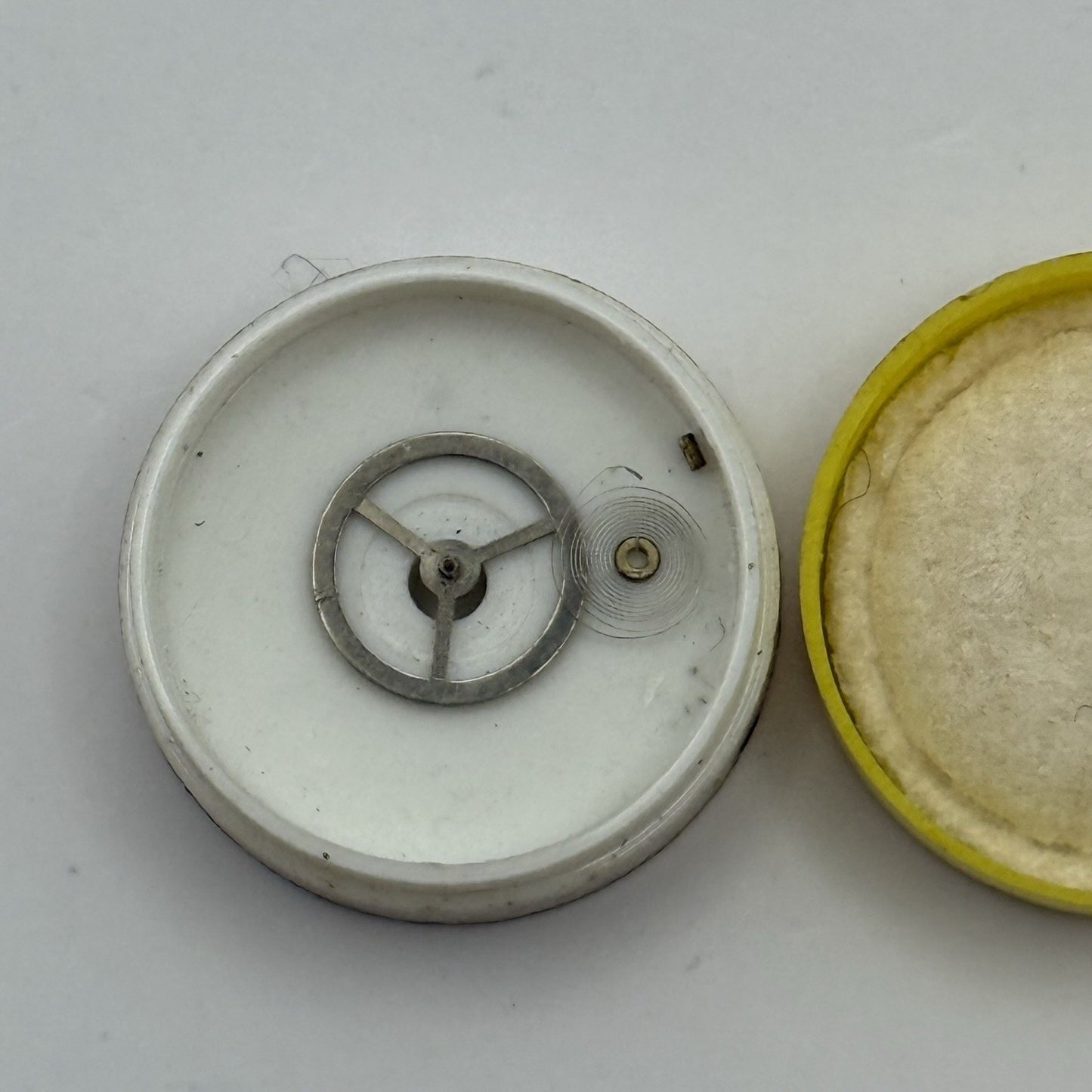 EB 1297 Balance Complete 5 1/4''' Renata 117 Watch Movement Parts Vintage NOS