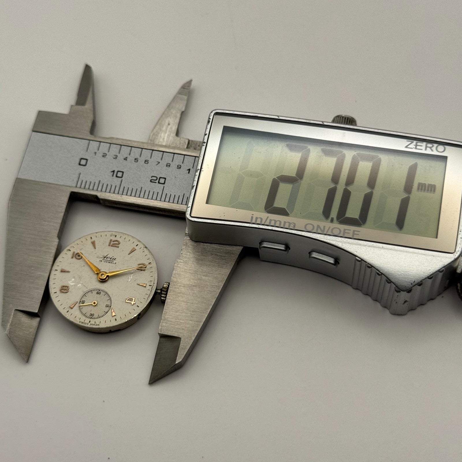 AS 984 Watch Movement Avia Manual Wind Vintage Swiss 15 Jewels Parts 23.4mm