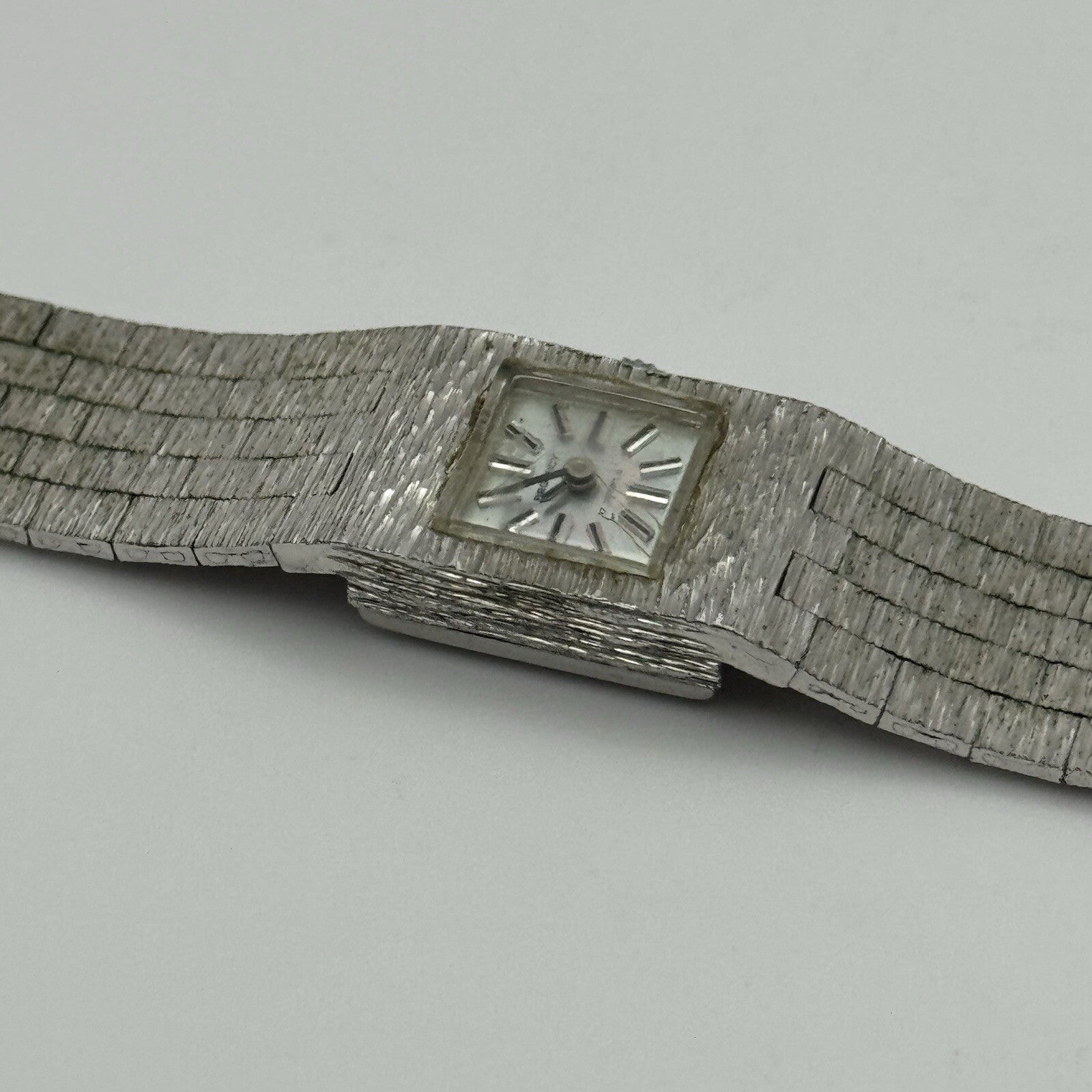 15mm WORKING Ladies Regency Silver Tone Bark Affect Manual Wind Vintage Watch