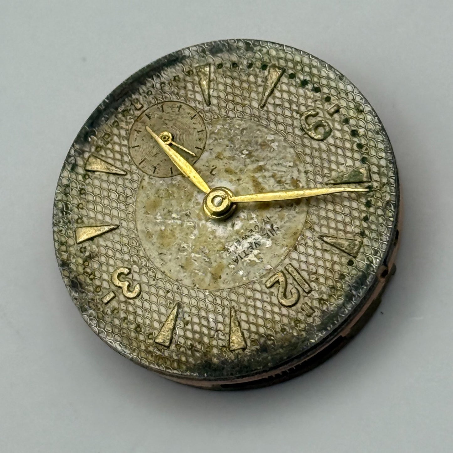 Helvetia 82C Watch Movement Manual Wind Vintage Swiss 17 Jewels Parts 23.1mm