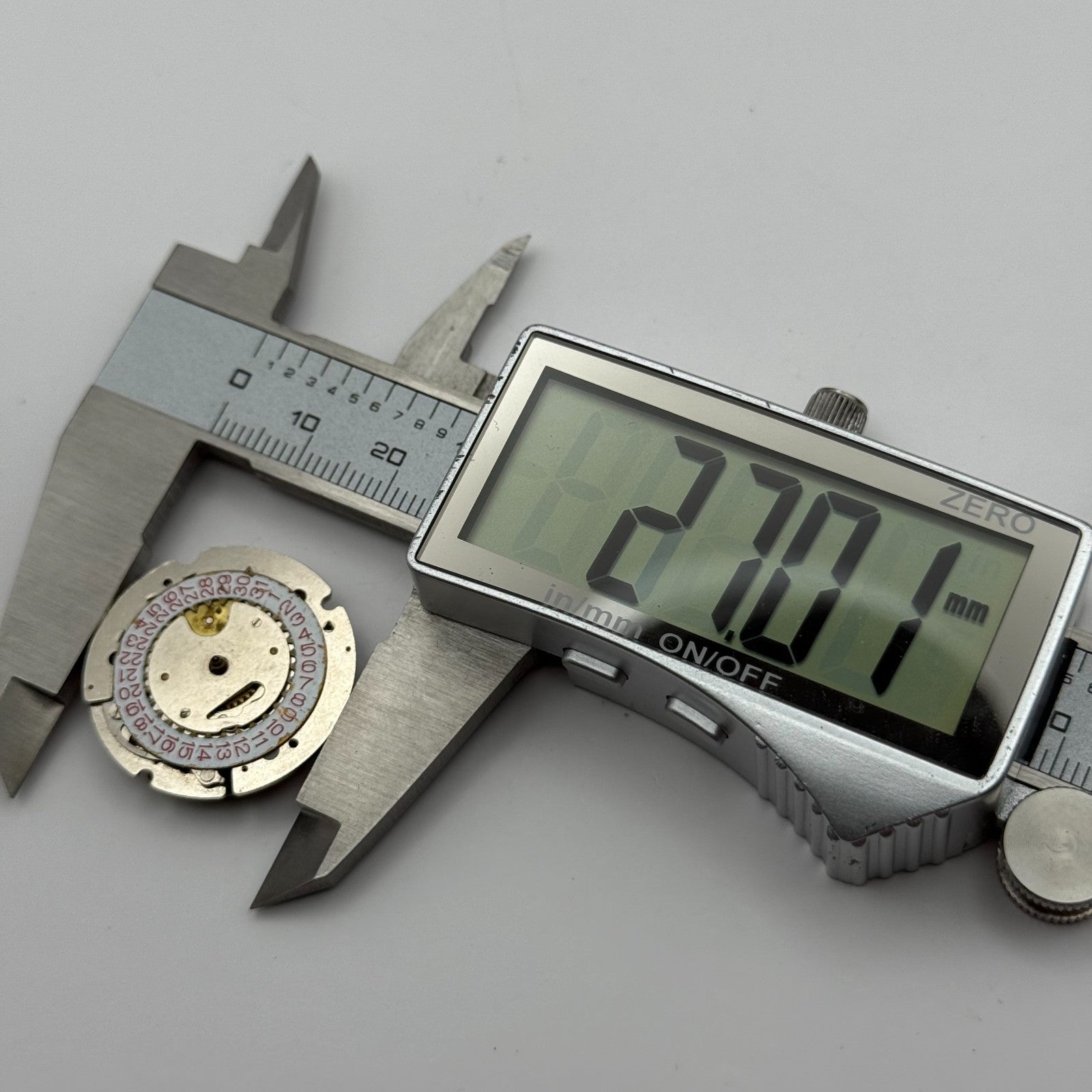 Parrenin 264D Watch Movement Remex Hong Kong Manual Wind Vintage Parts 27mm