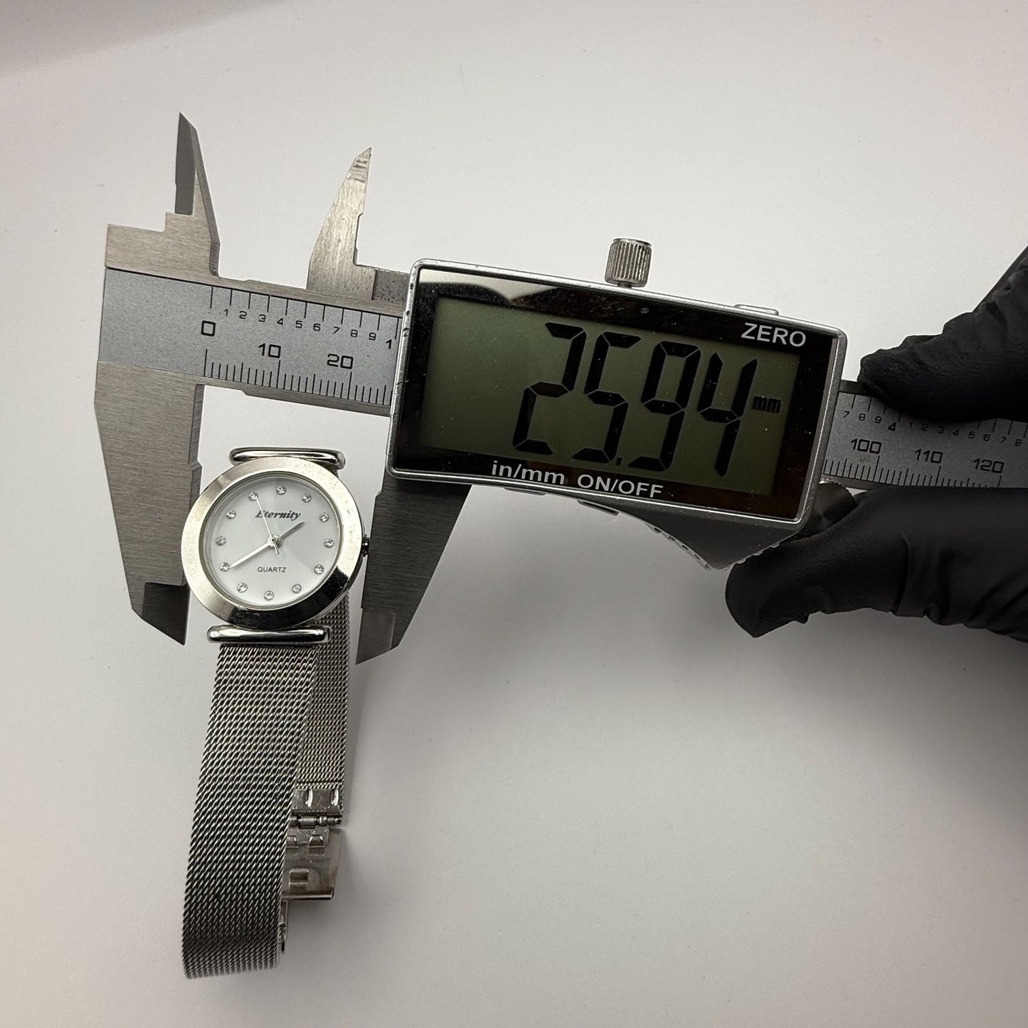 Enternity Ladies Quartz Watch Crystal Markers Silver Tone Mesh Band Working 25mm