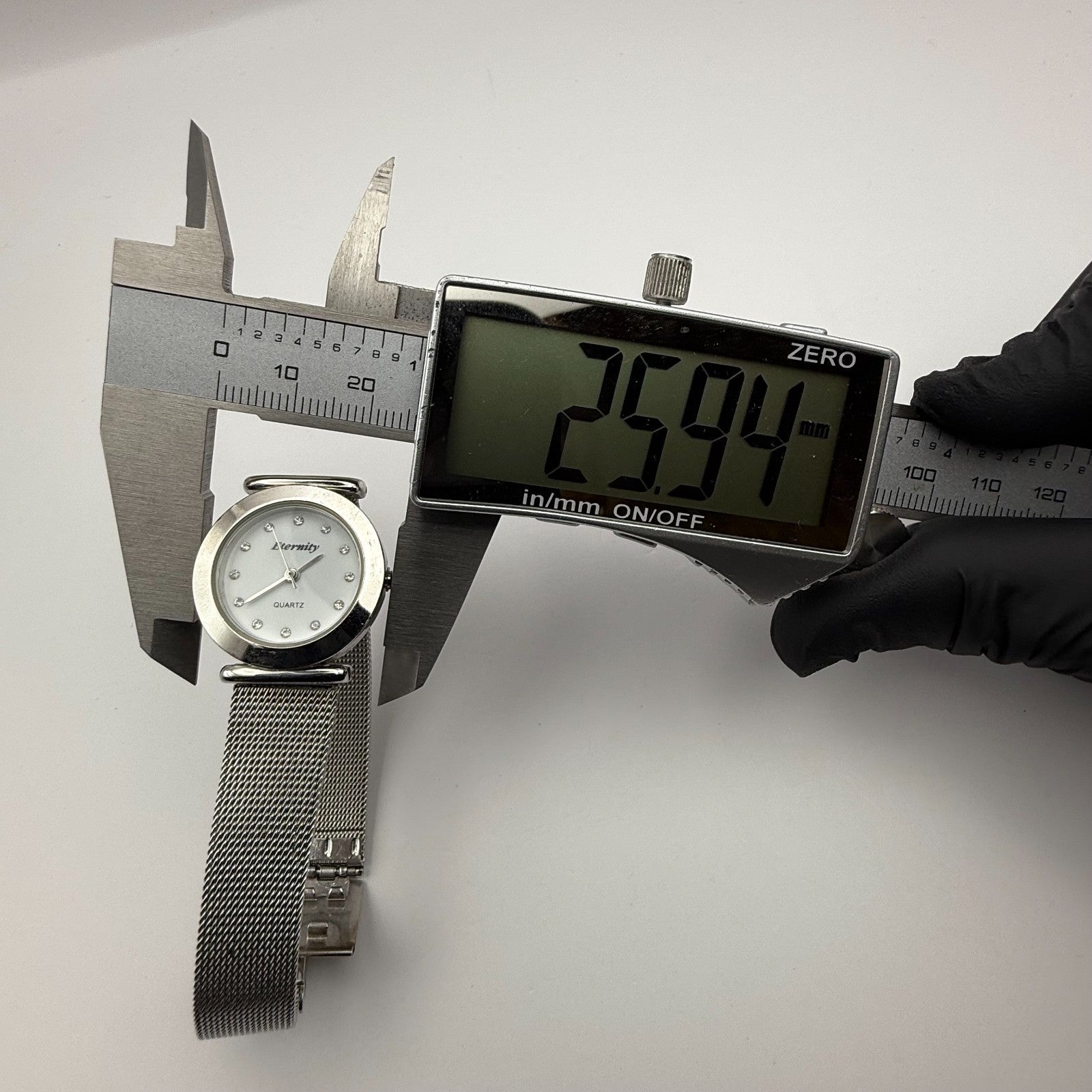 Enternity Ladies Quartz Watch Crystal Markers Silver Tone Mesh Band Working 25mm