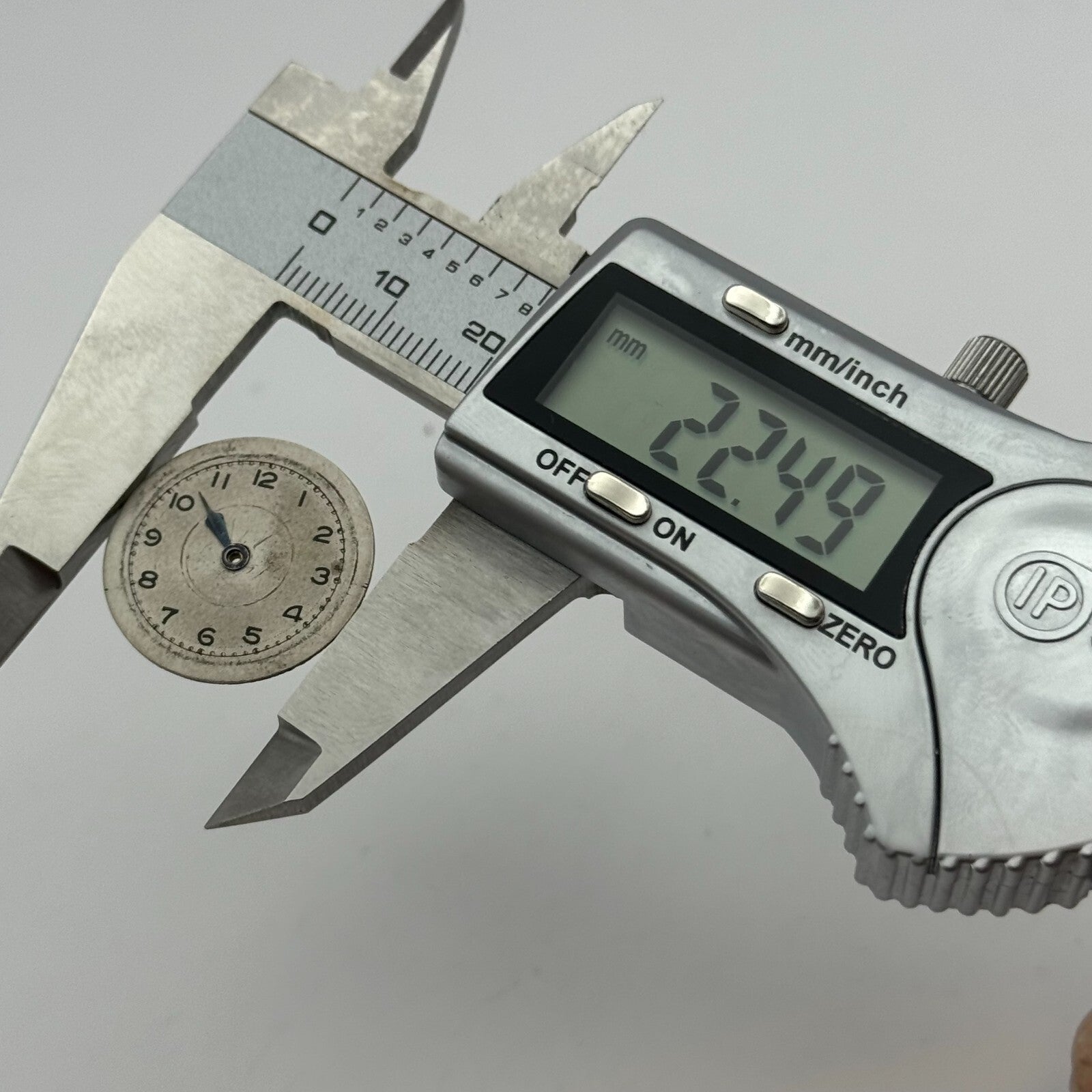 23.6mm GS Dubois SFG Manual Wind Watch Movement Vintage Swiss FOR PARTS SPARES