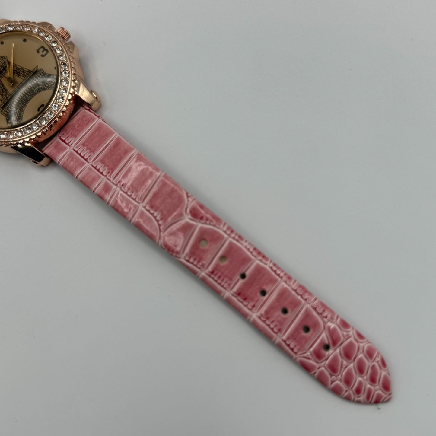 Womage Ladies Quartz Watch Eiffel Tower Design Crystal Accent Working 37mm