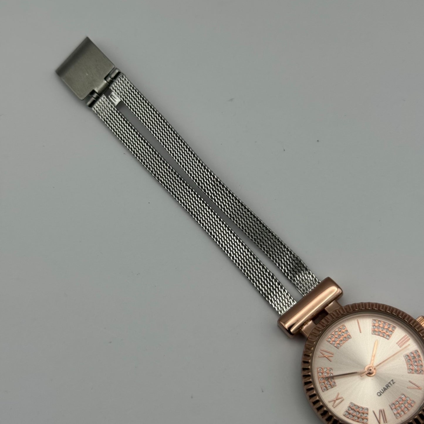 Avon Ladies Quartz Watch Crystal Accents Dial Mesh Strap Working 28mm 6 Inches