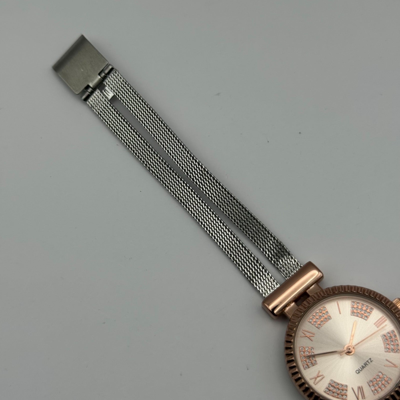 Avon Ladies Quartz Watch Crystal Accents Dial Mesh Strap Working 28mm 6 Inches