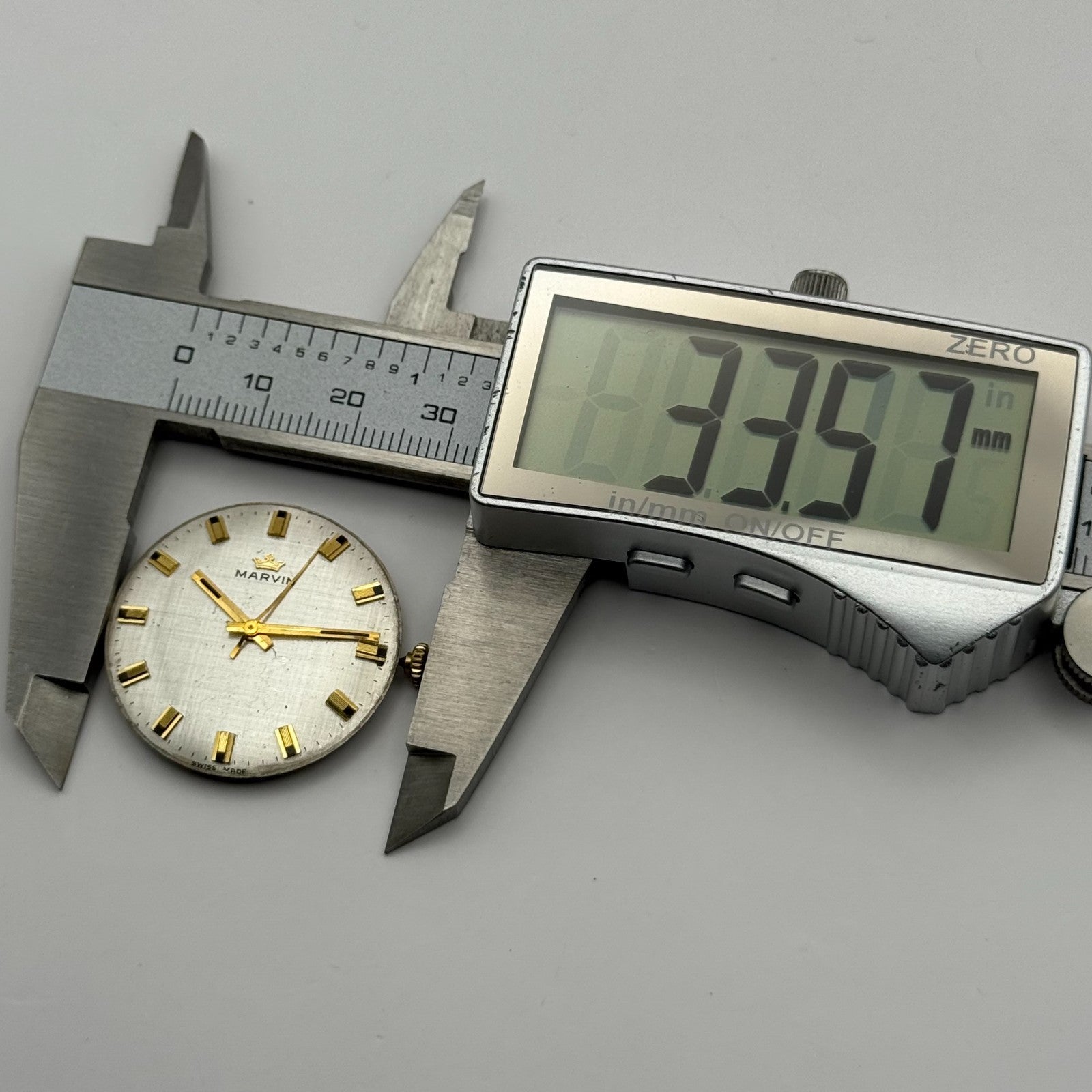 Marvin 621 Watch Movement Manual Wind Vintage Swiss 17 Jewels Parts 25.9mm