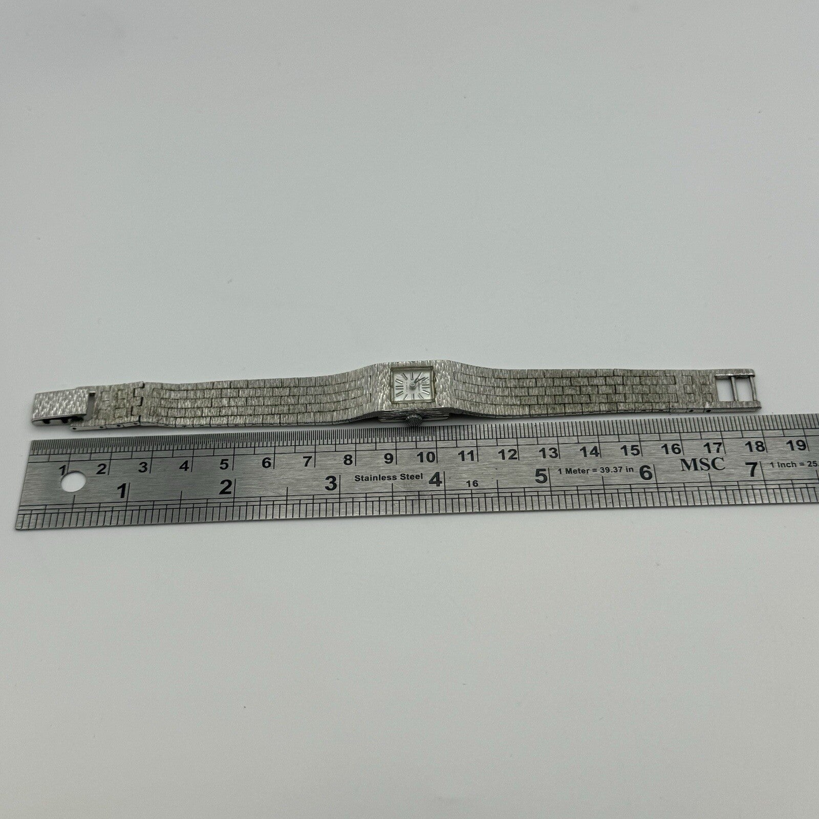 15mm WORKING Ladies Regency Silver Tone Bark Affect Manual Wind Vintage Watch