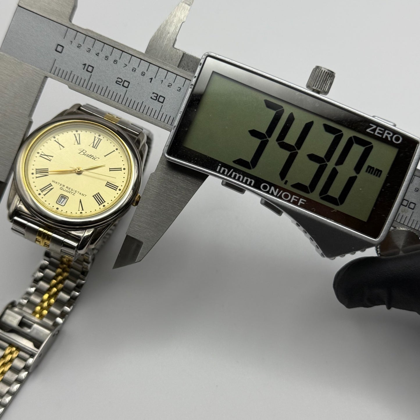 Battic Maruman Unisex Quartz Watch Two Tone Date Dial Gold Silver Working 33mm